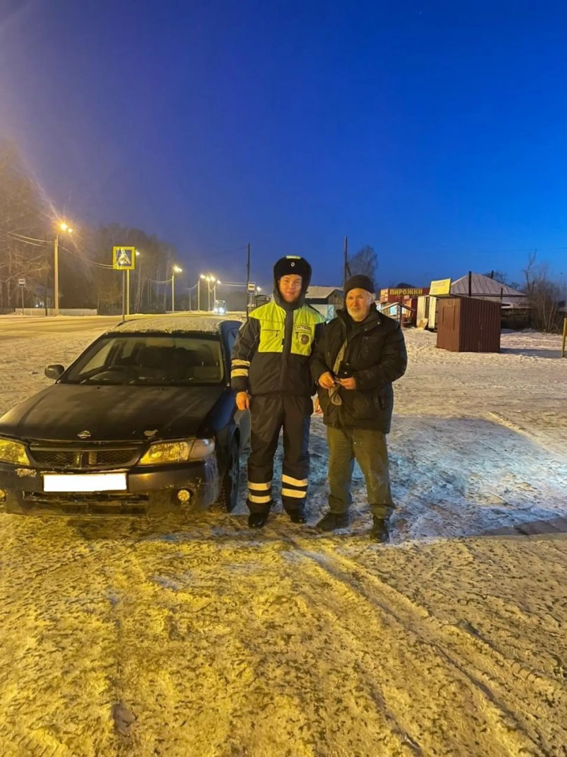 Экипаж ДПС вызволил из морозного плена вахтовиков в Красногорском районе 