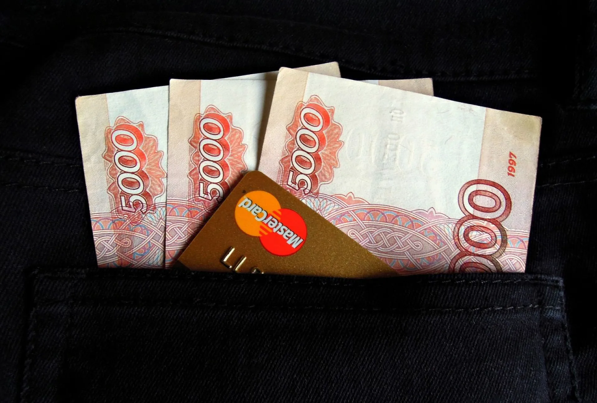 Медики из Сибири заработали больше 2 миллионов рублей на «мёртвых душах» Медики из Сибири заработали больше 2 миллионов рублей на «мёртвых душах»