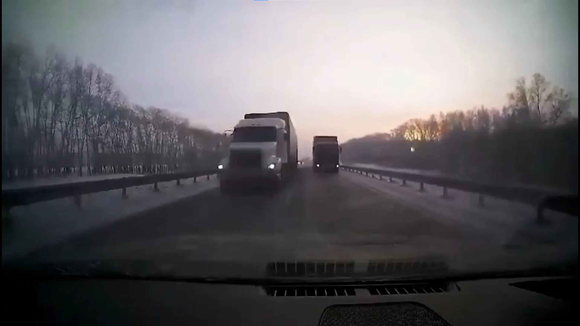 ДТП на сибирской трассе. Жуткие кадры с видеорегистратора ДТП на сибирской трассе. Жуткие кадры с видеорегистратора