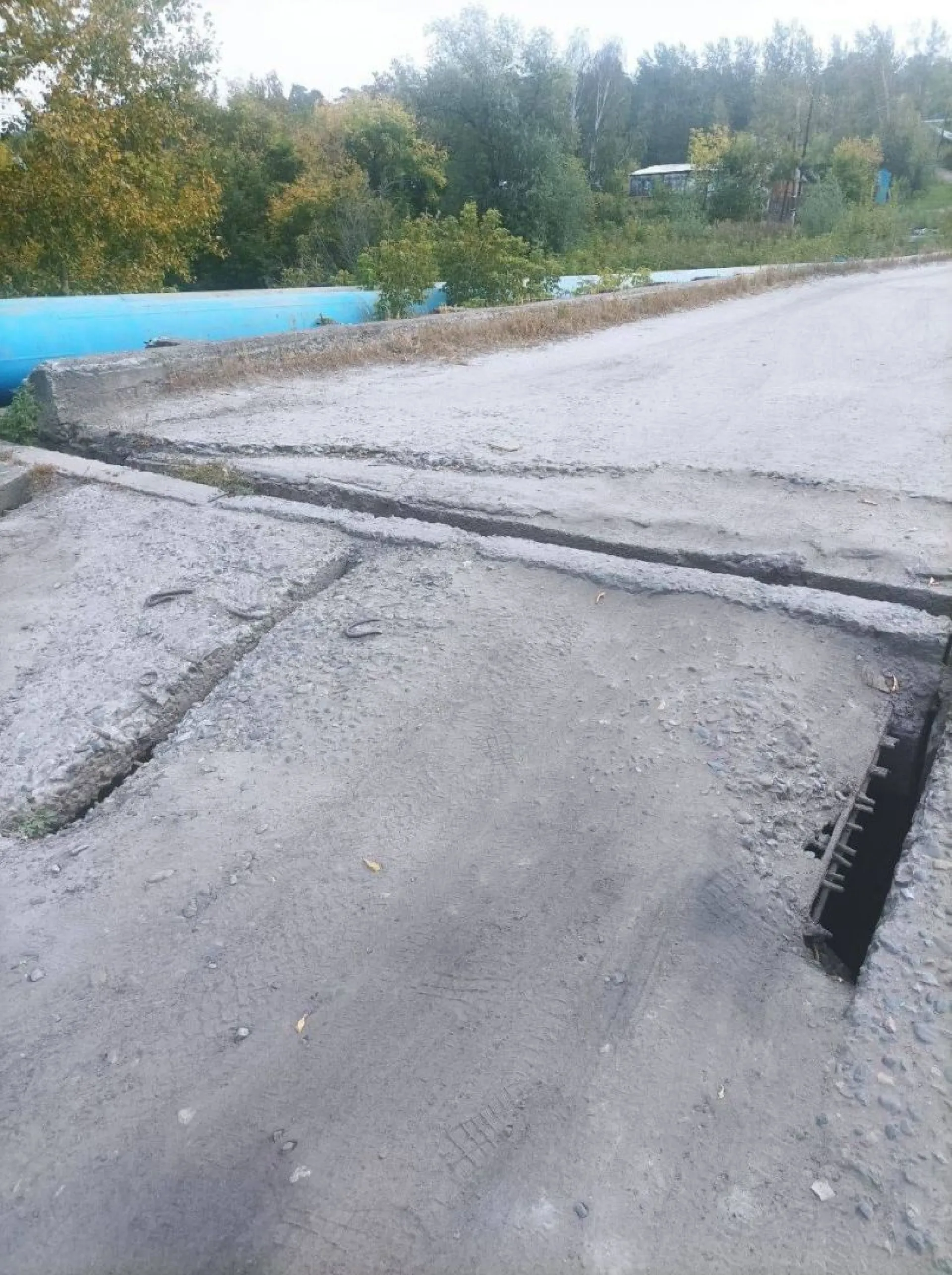 Жительница Барнаула обеспокоена состоянием разрушающегося моста