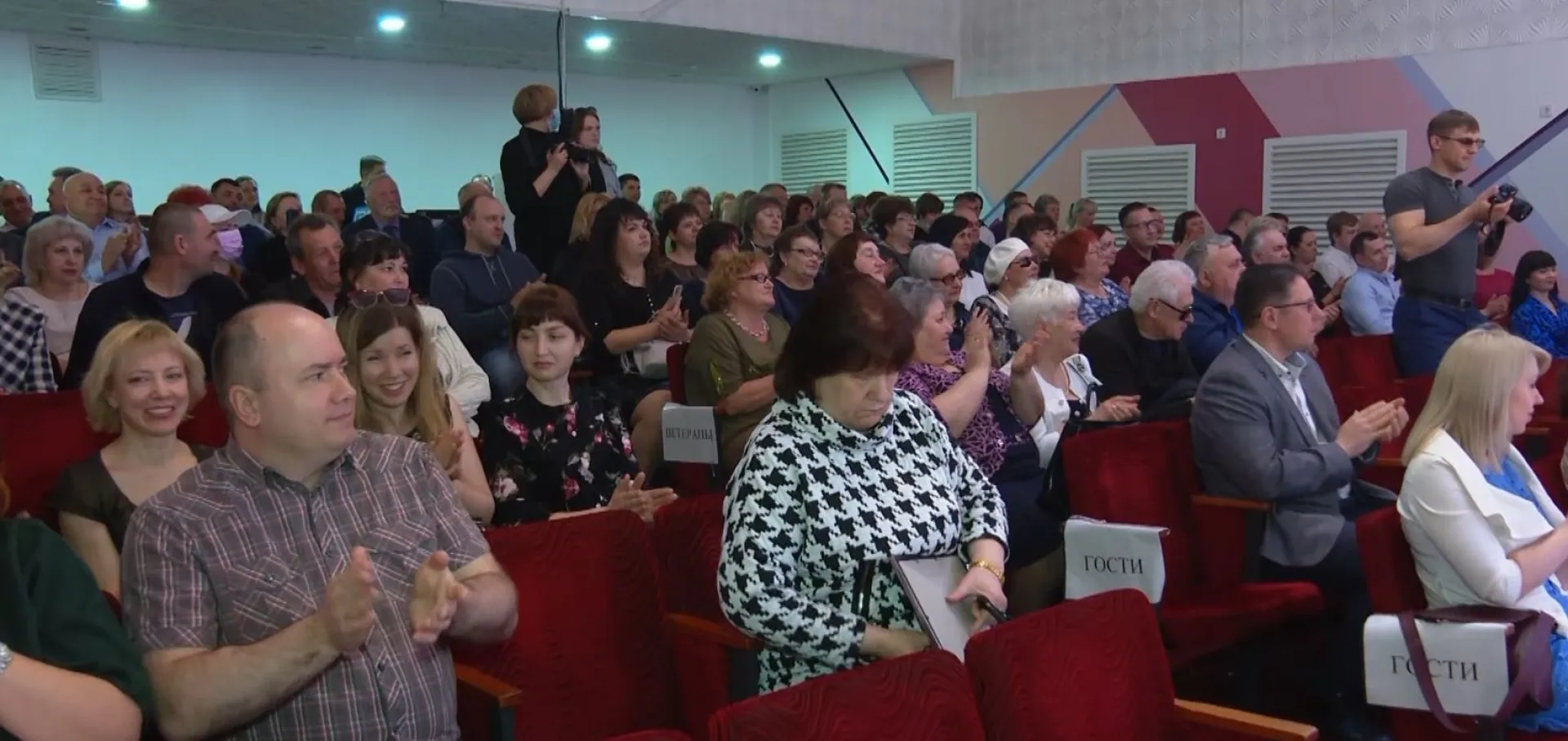 В честь Дня работника скорой медпомощи лучших врачей и фельдшеров наградили в Алтайском крае В честь Дня работника скорой медпомощи лучших врачей и фельдшеров наградили в Алтайском крае