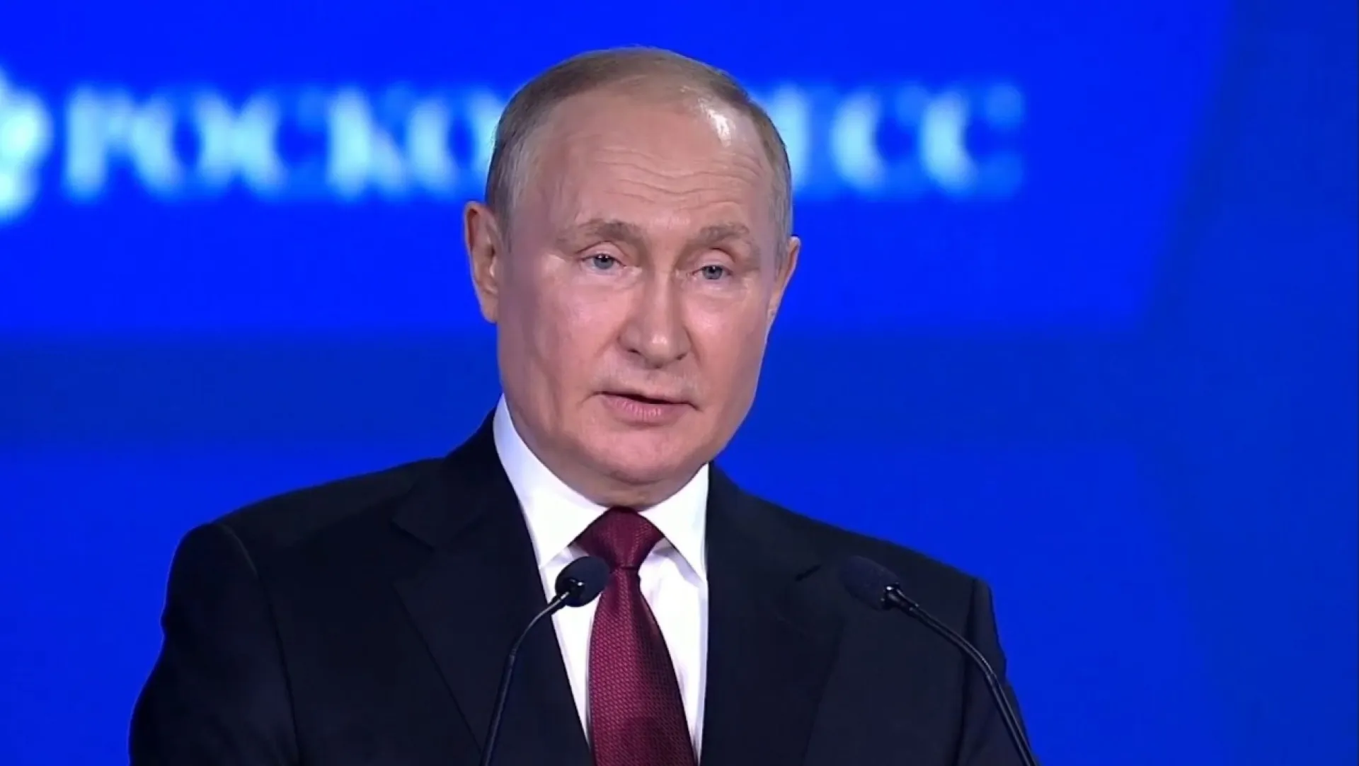 Владимир Путин предложил снизить ставку по льготной ипотеке до 7 % Владимир Путин предложил снизить ставку по льготной ипотеке до 7 %