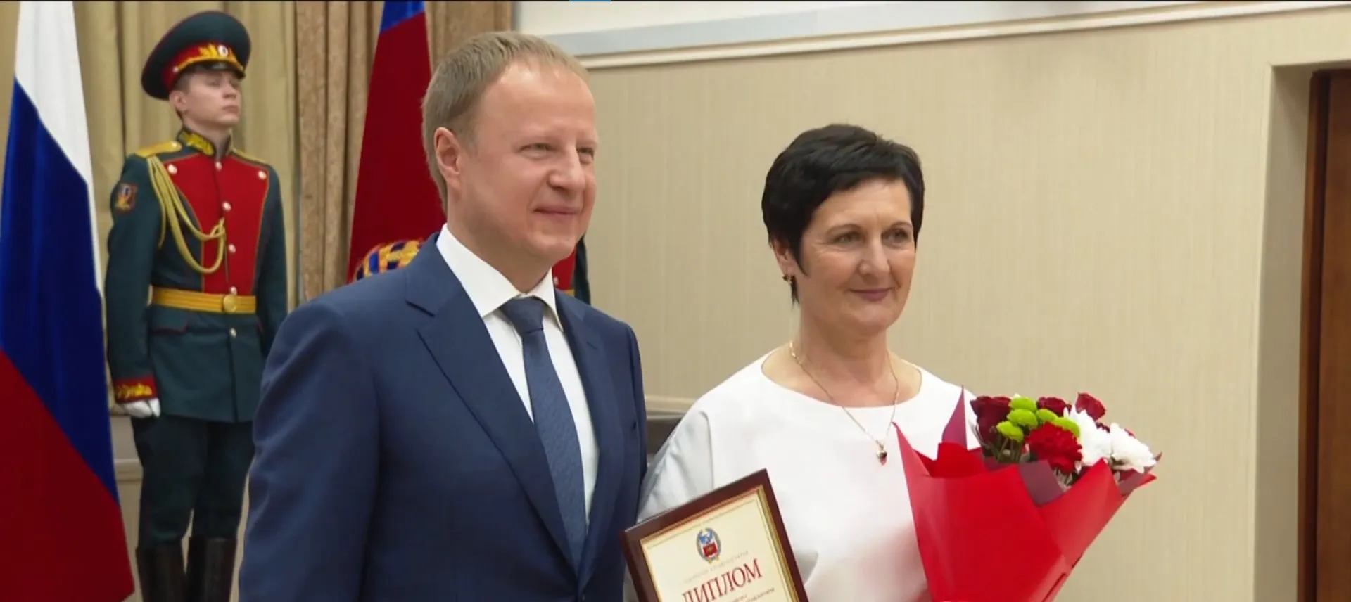Лучших сельских педагогов наградили сегодня в правительстве Алтайского края Лучших сельских педагогов наградили сегодня в правительстве Алтайского края