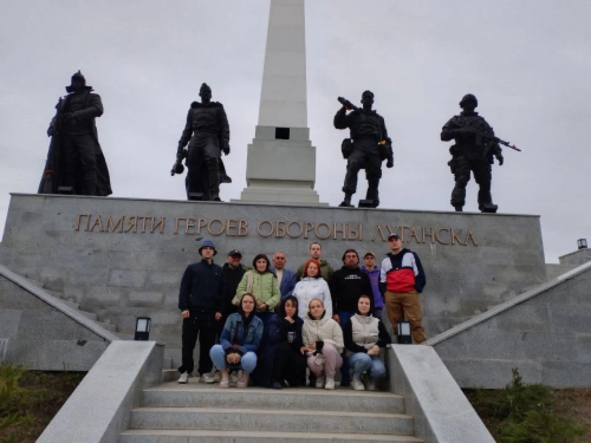 Артисты Алтайского театра кукол показали два спектакля в Луганске 