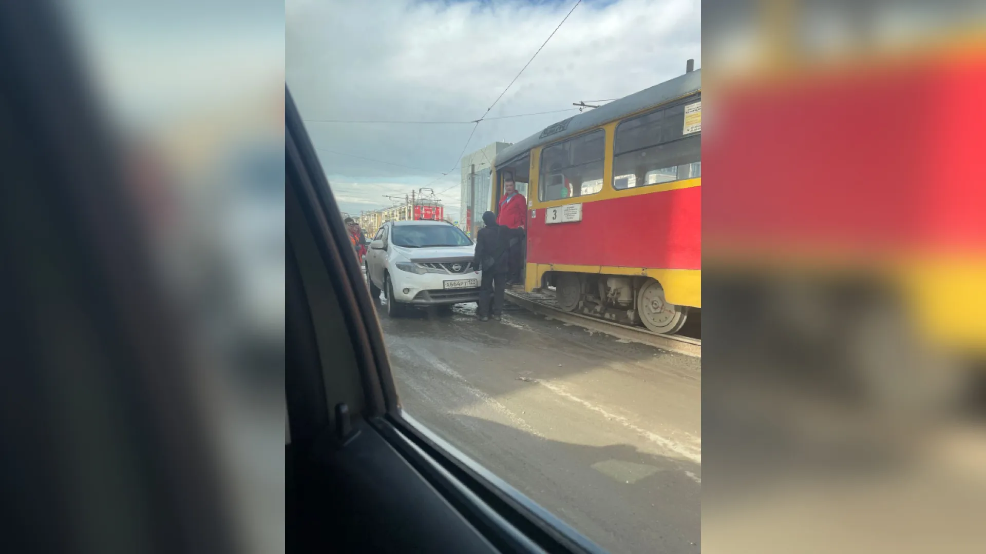 Трамваи встали в Барнауле из-за ДТП на разворотном кольце
