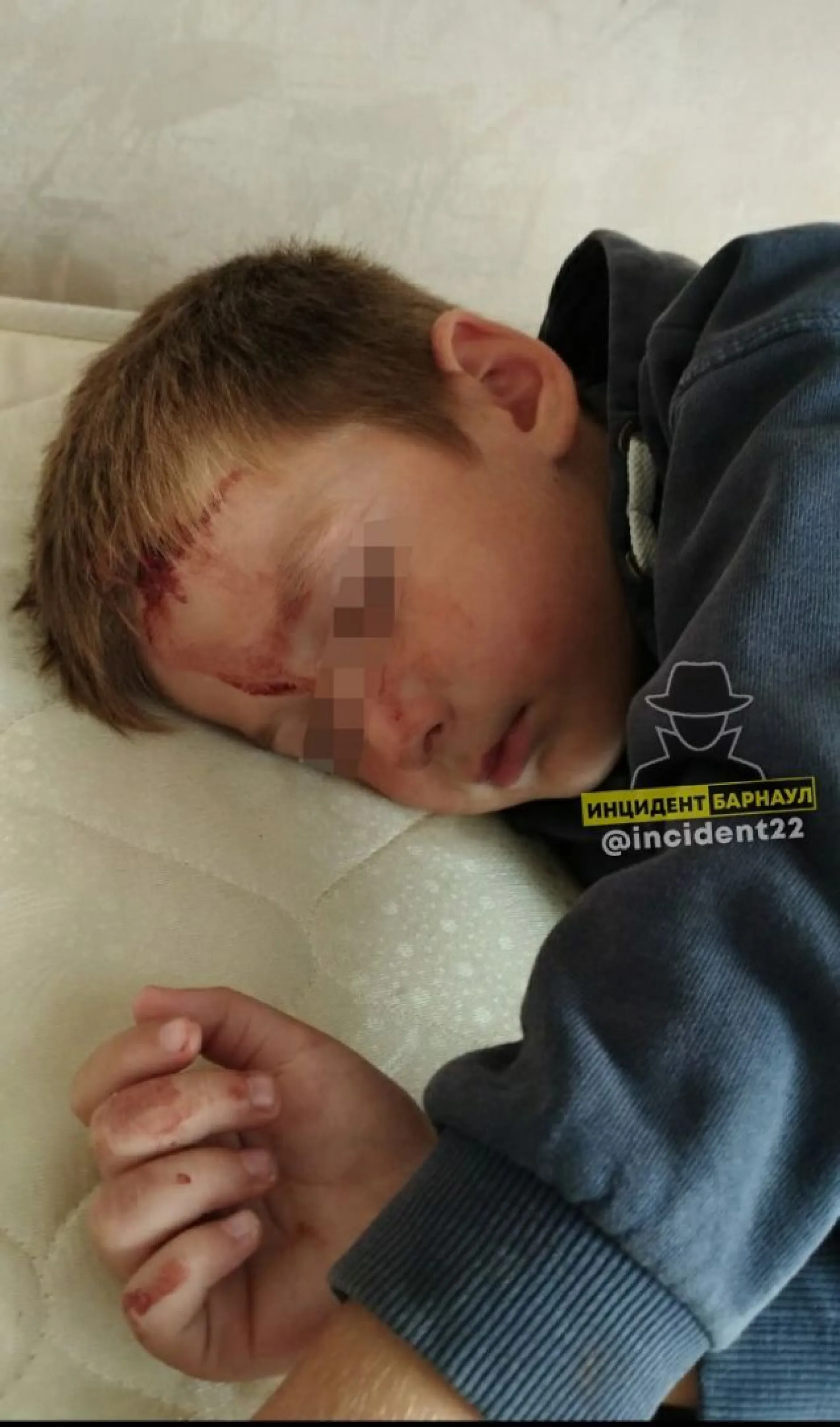 Соцсети: 5-летнего ребенка серьезно избили на детской площадке в Барнауле Соцсети: 5-летнего ребенка серьезно избили на детской площадке в Барнауле