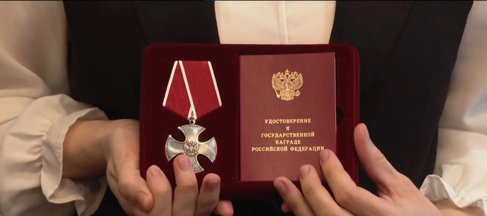Орден Мужества вручили семье барнаульского бойца, погибшего в зоне специальной военной операции Орден Мужества вручили семье барнаульского бойца, погибшего в зоне специальной военной операции