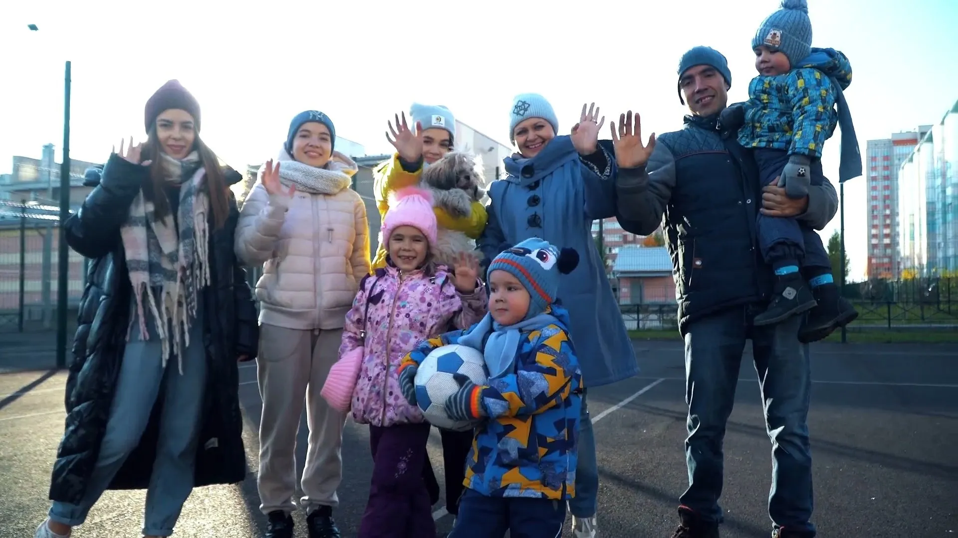 Родителей семерых детей из Барнаула наградили орденом «Родительская слава»