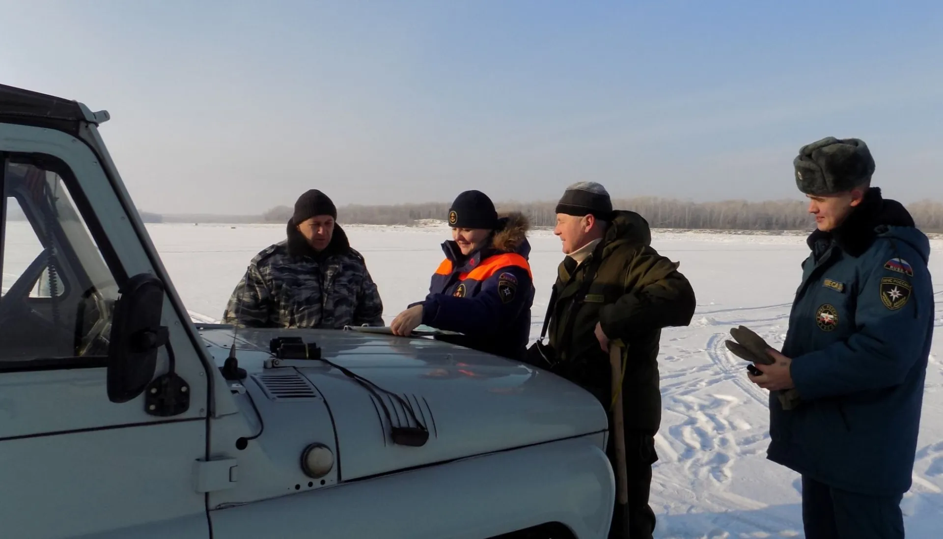 Автомобиль провалился под лёд в Алтайском крае