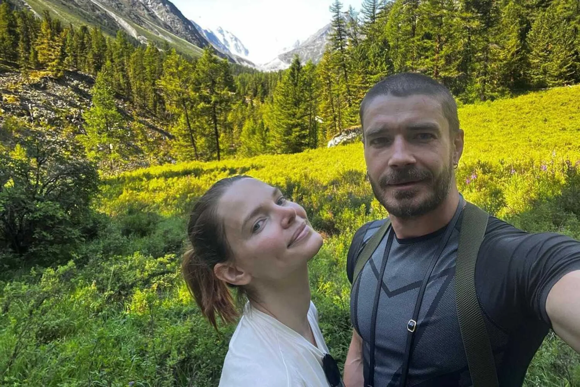 Максим Матвеев и Елизавета Боярская отдыхают на Алтае Максим Матвеев и Елизавета Боярская отдыхают на Алтае