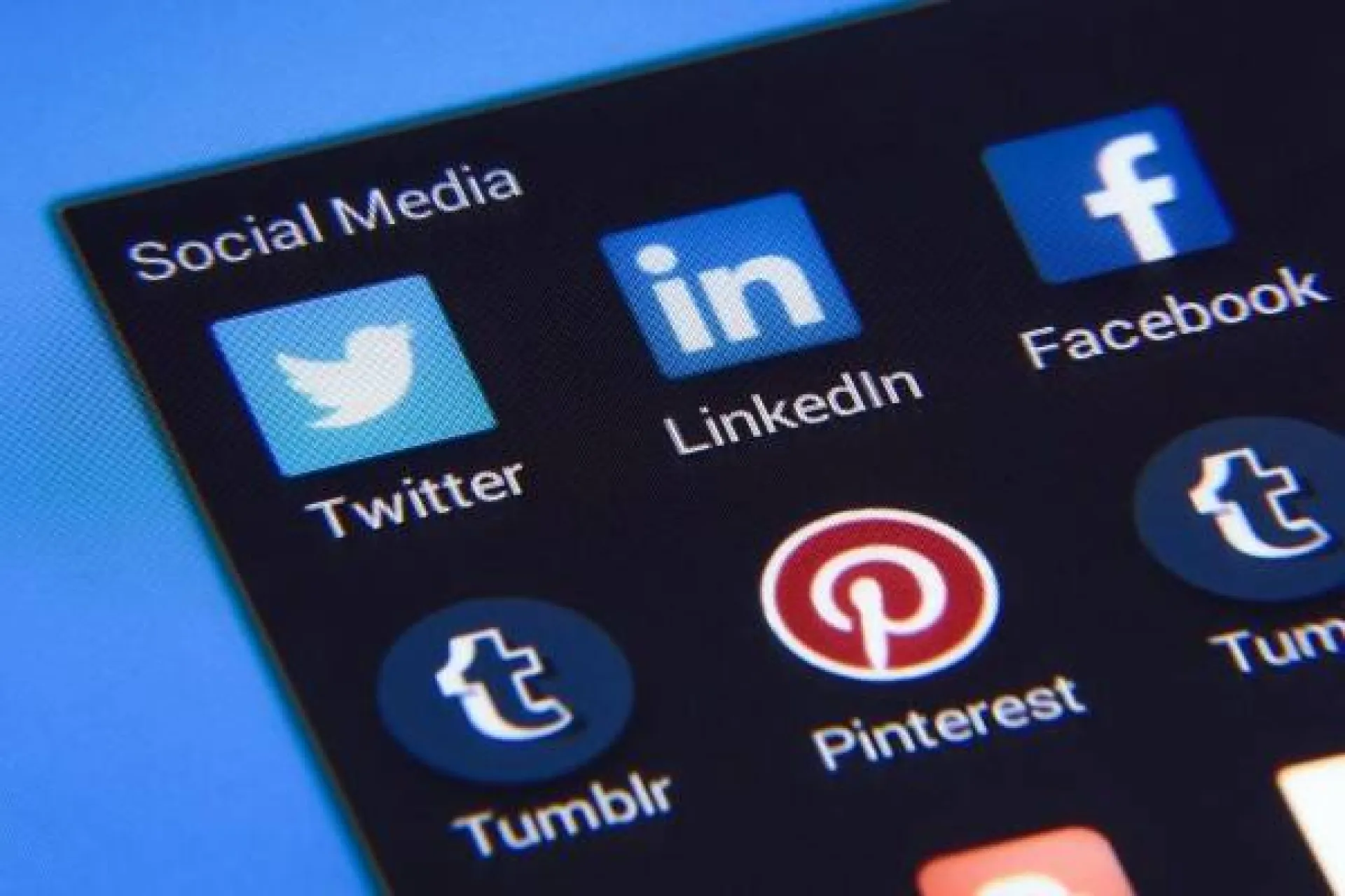 Facebook сменит название