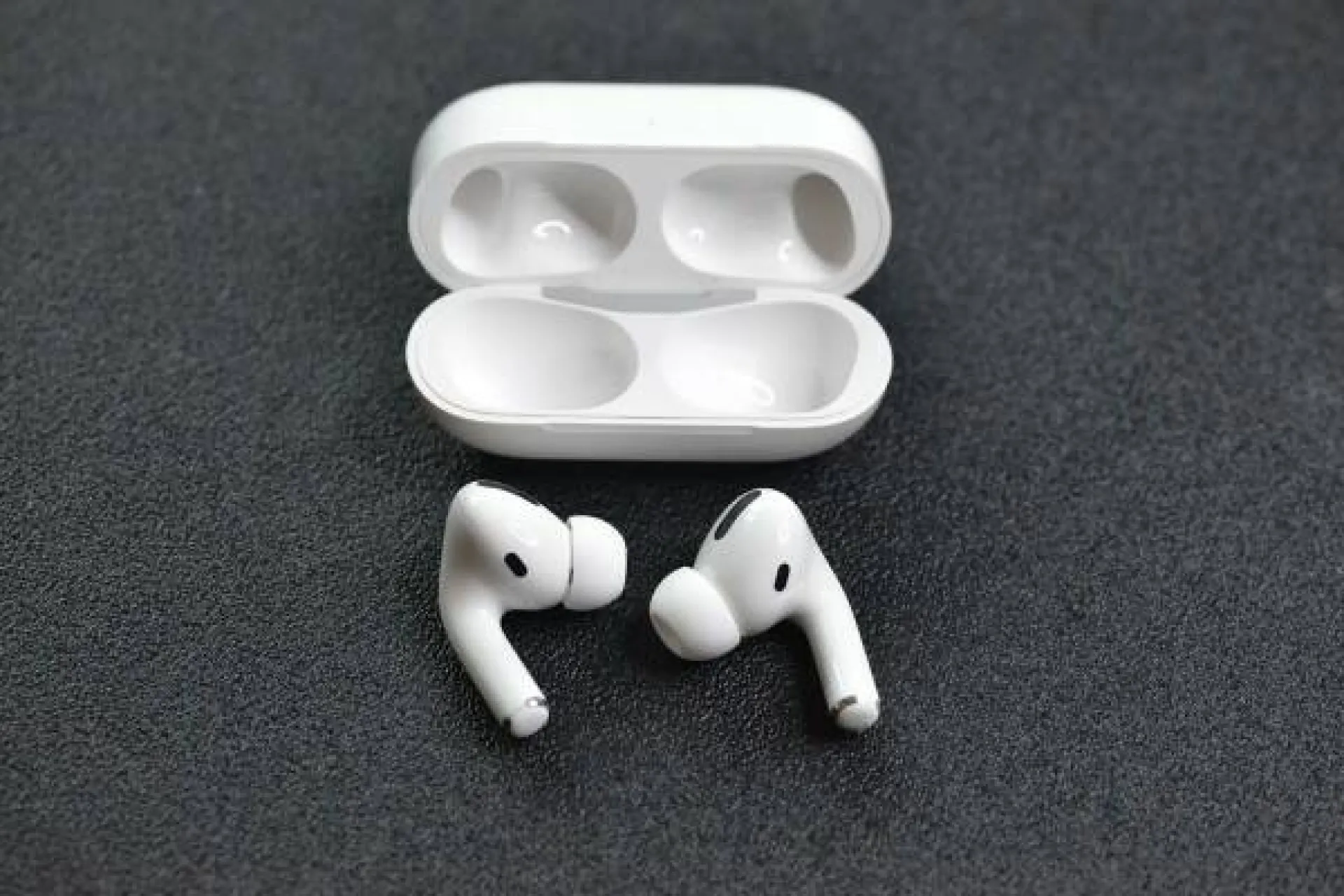 AirPods решили оснастить функцией улучшения слуха и осанки AirPods решили оснастить функцией улучшения слуха и осанки
