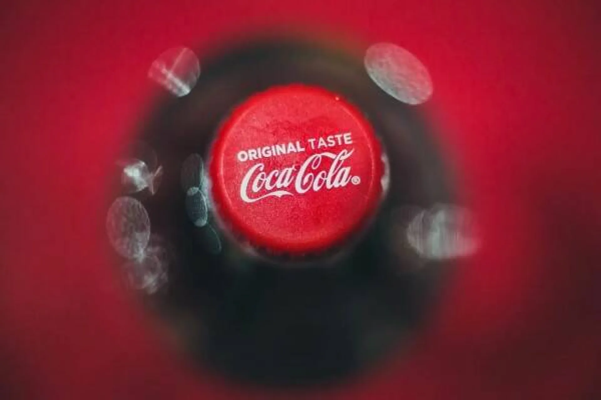 Coca-Cola заявила о приостановке работы в России