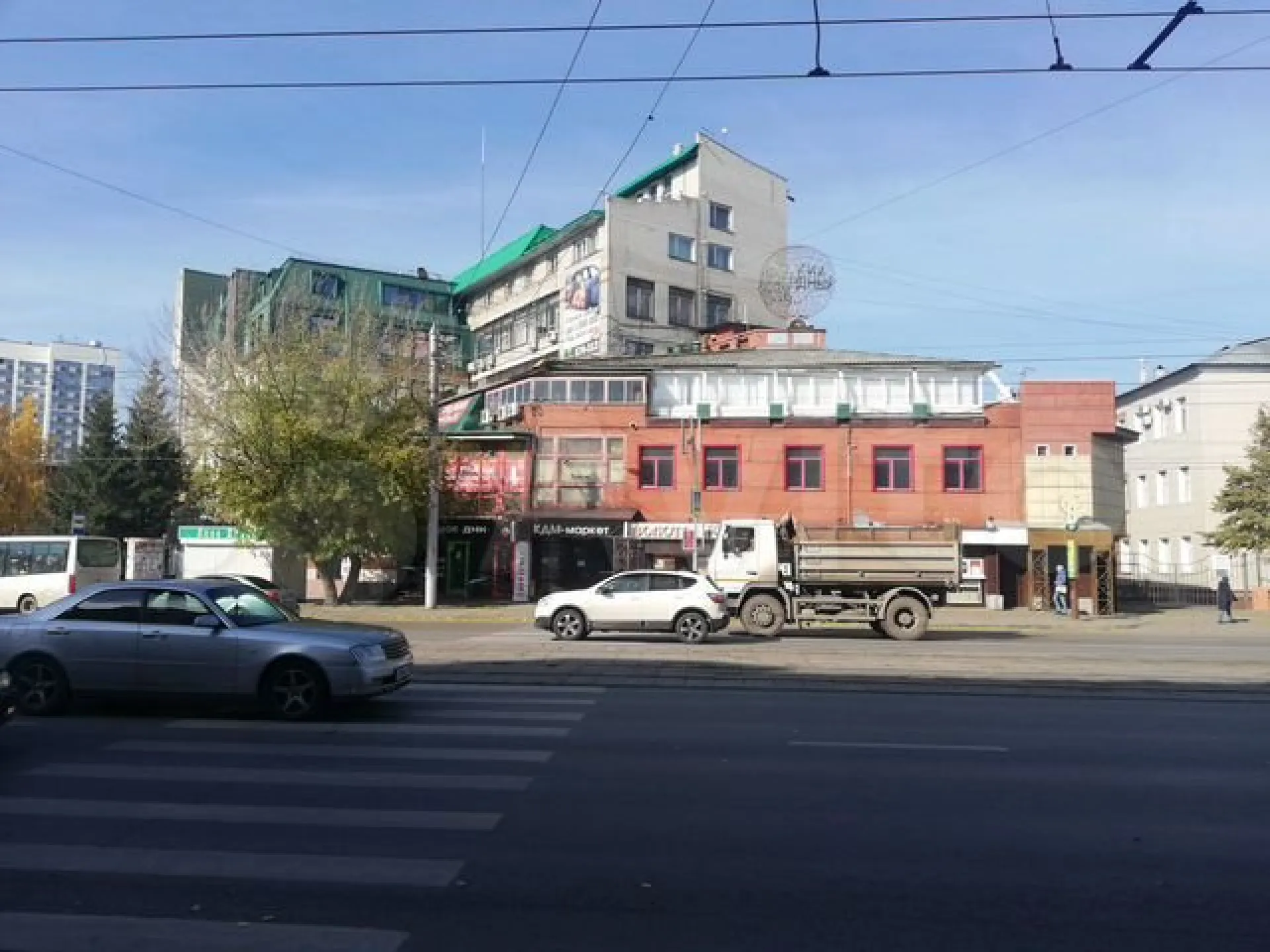 В барнаульском КДМ-маркете продают офисные помещения В барнаульском КДМ-маркете продают офисные помещения