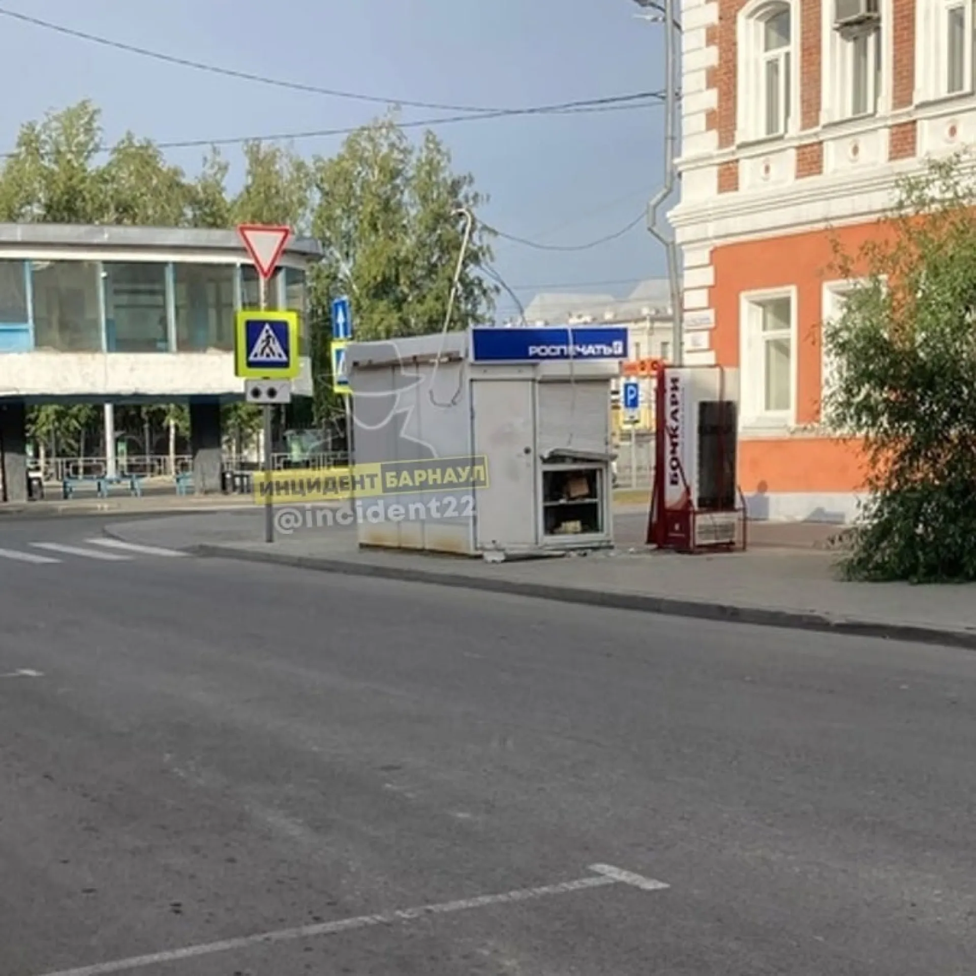 Ноутбук и круассаны украли из киоска неизвестные в Барнауле