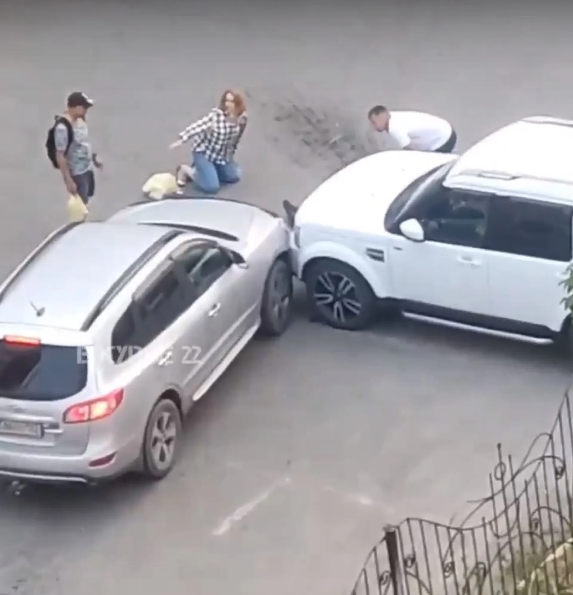 Барнаулец наехал на двух пешеходов