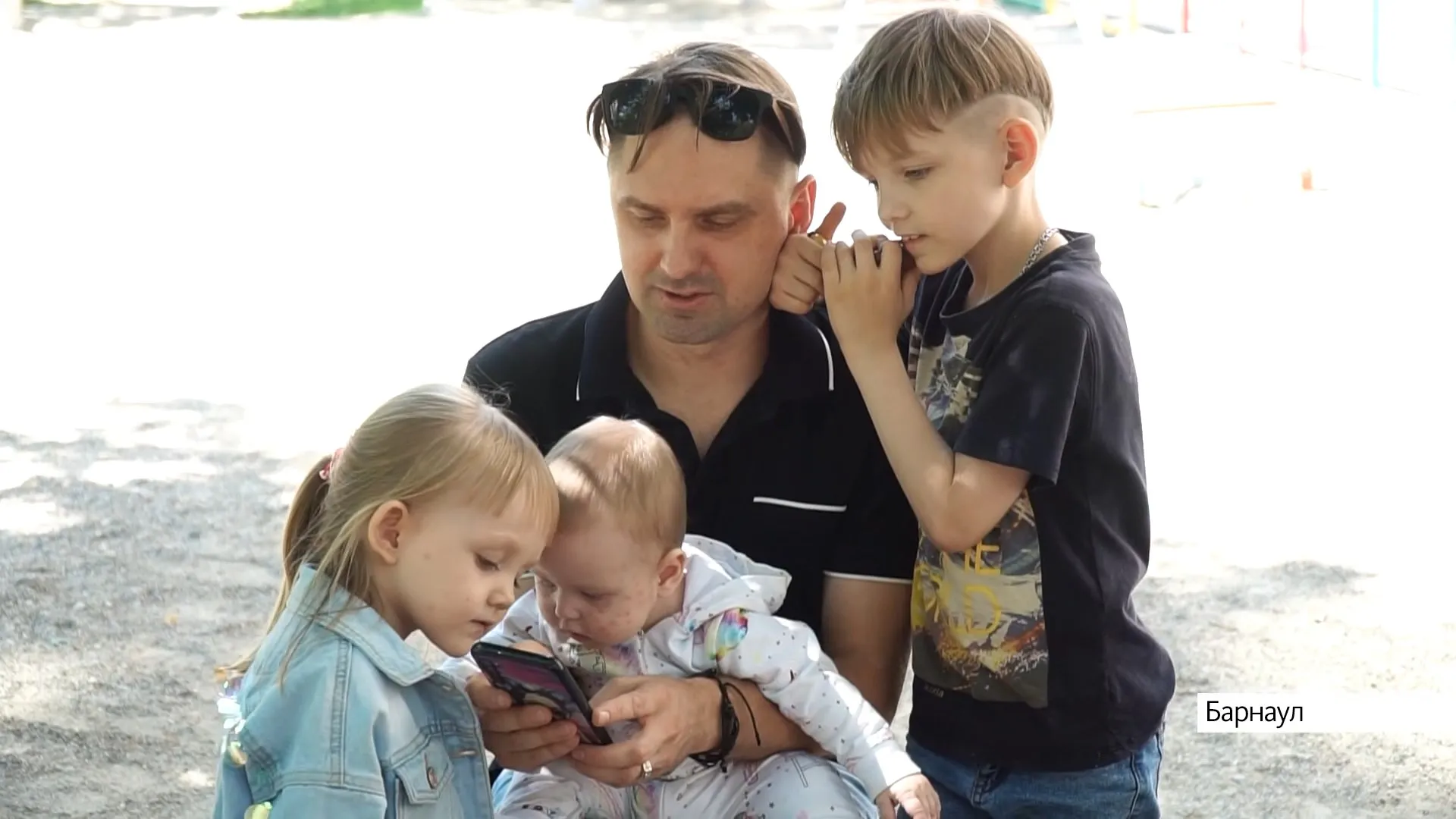 «Сохраняю за собой статус любящего родителя». Многодетный отец-одиночка из Барнаула рассказал, как государство помогло ему в трудной ситуации «Сохраняю за собой статус любящего родителя». Многодетный отец-одиночка из Барнаула рассказал, как государство помогло ему в трудной ситуации