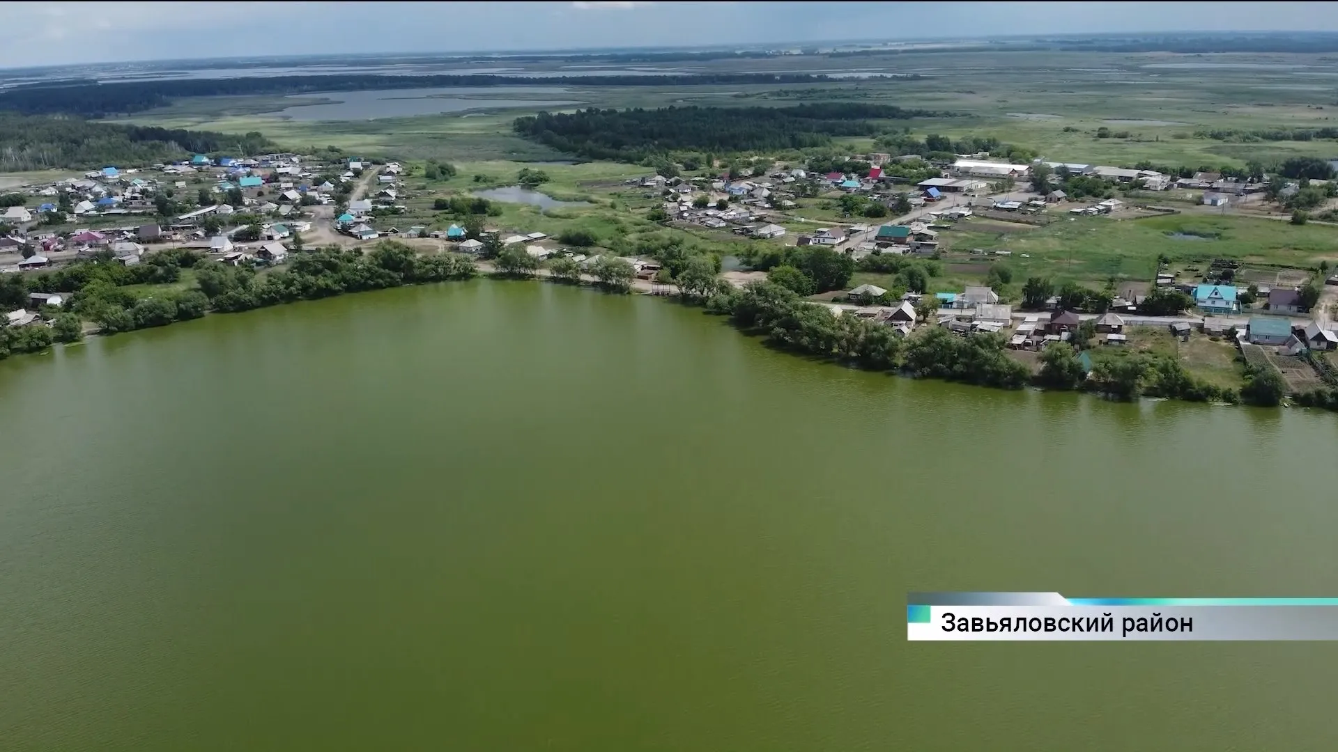Грязь, вода и трубы: расположенное в центре села Завьялово озеро начали очищать Грязь, вода и трубы: расположенное в центре села Завьялово озеро начали очищать