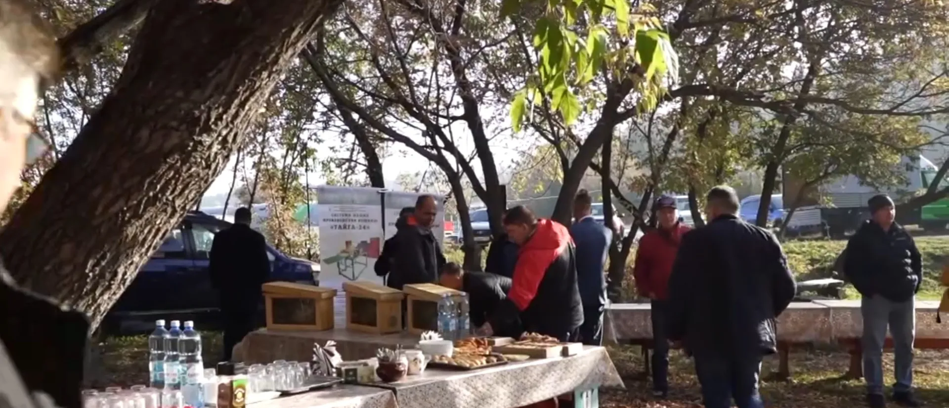 В Тальменском районе прошла встреча пасечников со всей Сибири В Тальменском районе прошла встреча пасечников со всей Сибири