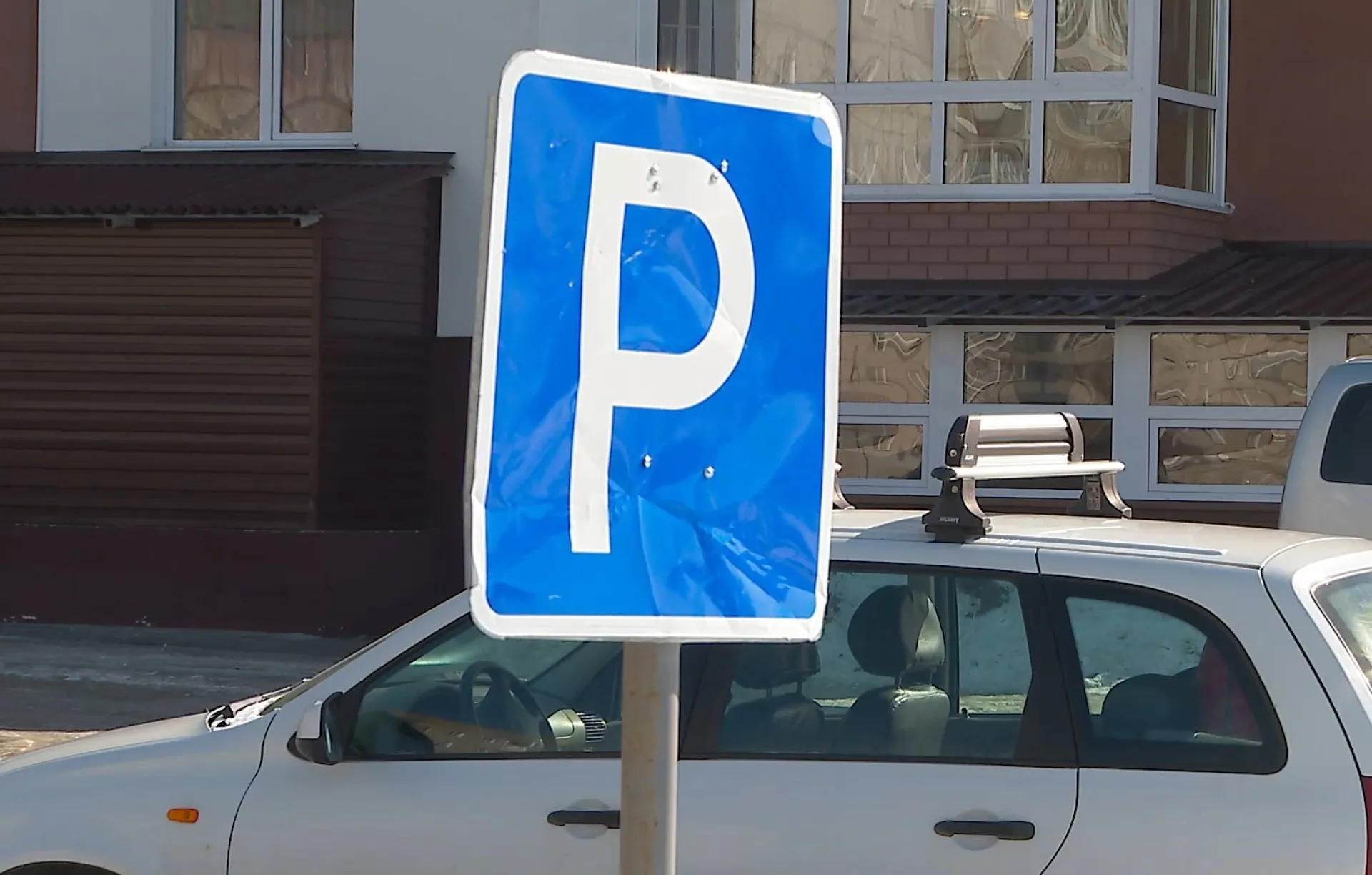 Отцы устроили драку на парковке детского сада в Алтайском районе Отцы устроили драку на парковке детского сада в Алтайском районе