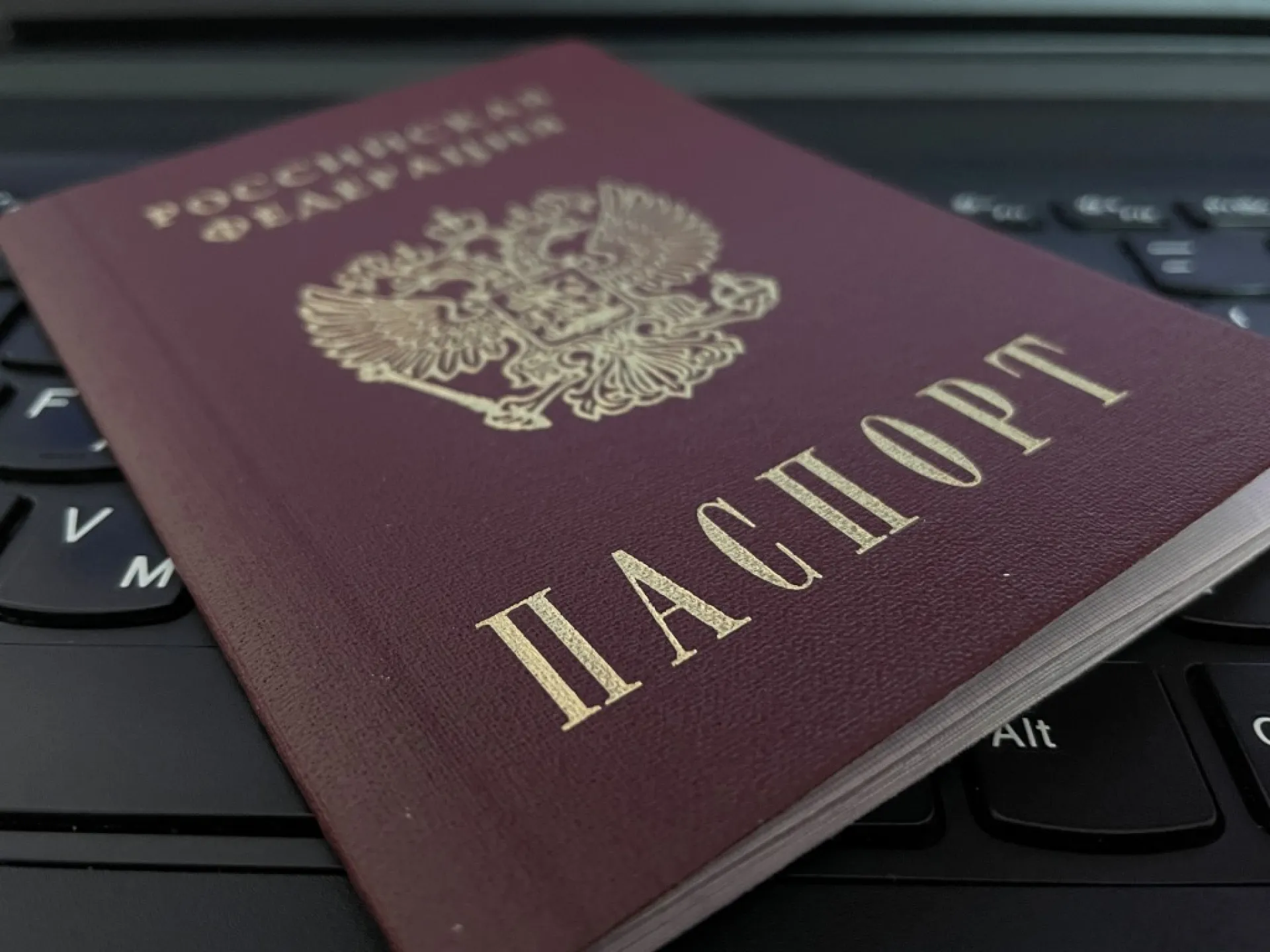 В Общественной палате предложили запретить продавать крепкий алкоголь людям младше 21 года В Общественной палате предложили запретить продавать крепкий алкоголь людям младше 21 года