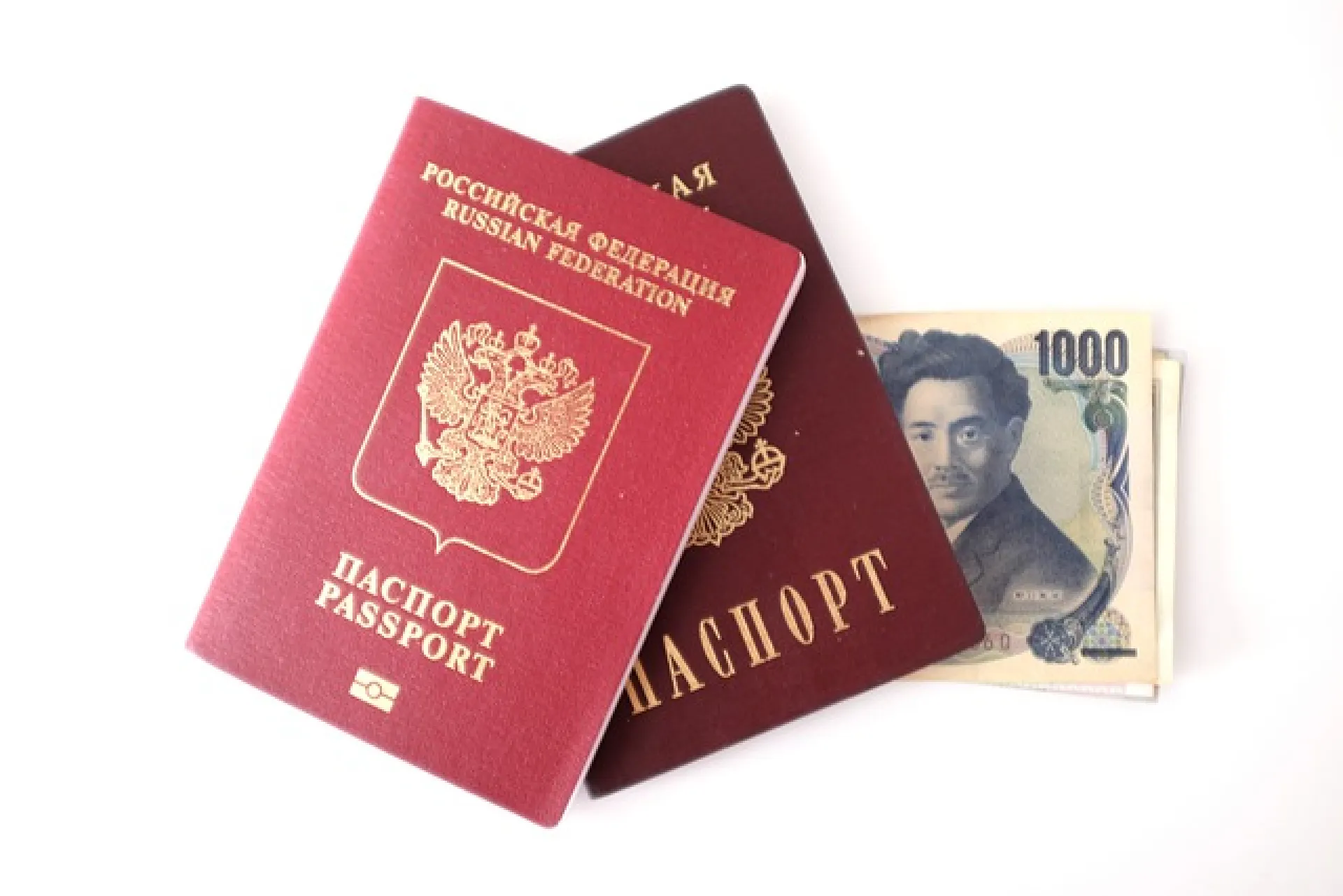 В России предлагают расширить перечень причин, по которым могут изъять загранпаспорт В России предлагают расширить перечень причин, по которым могут изъять загранпаспорт