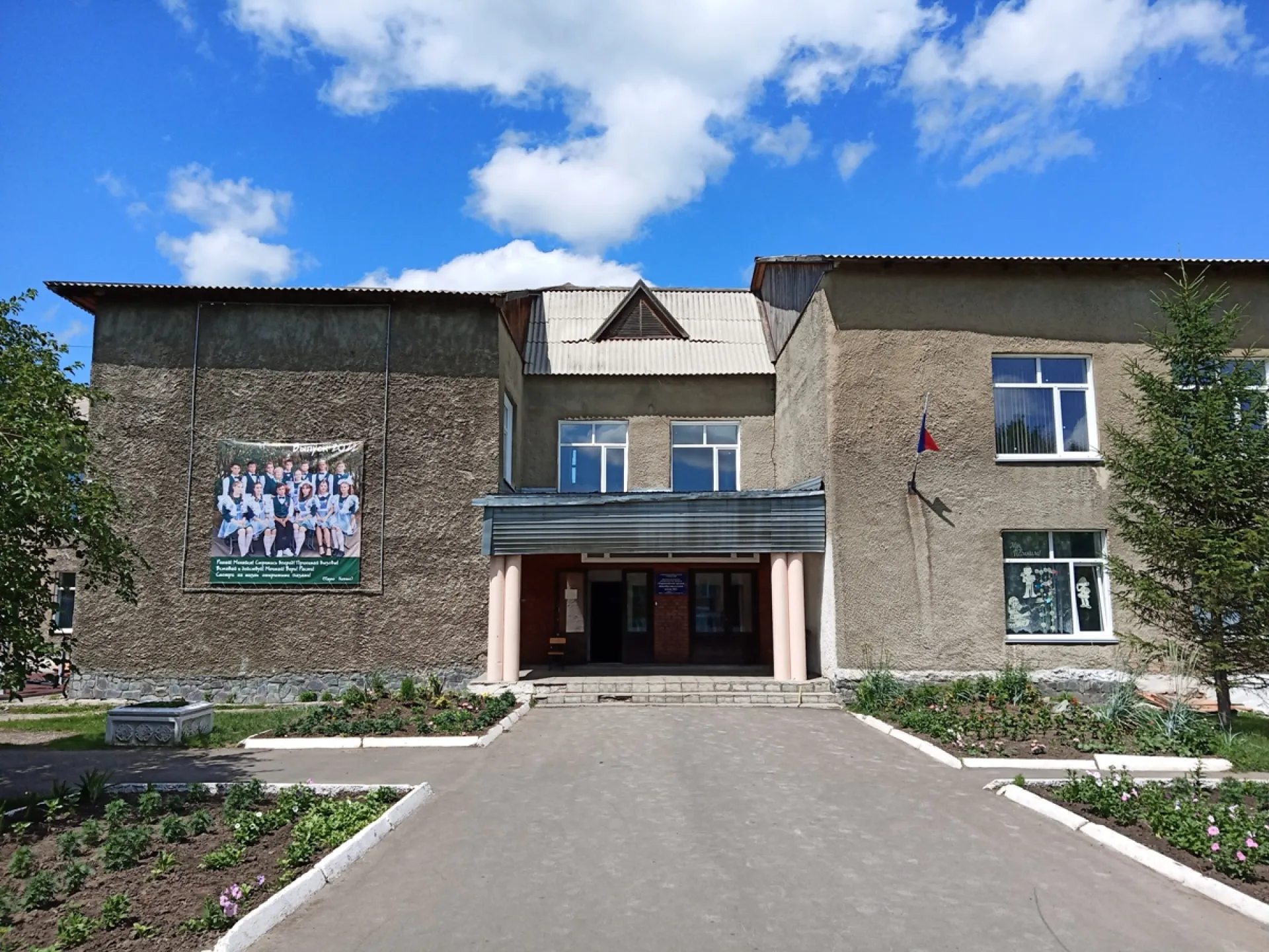 Газовый баллончик распылили в алтайской школе. Несколько учеников госпитализировали Газовый баллончик распылили в алтайской школе. Несколько учеников госпитализировали