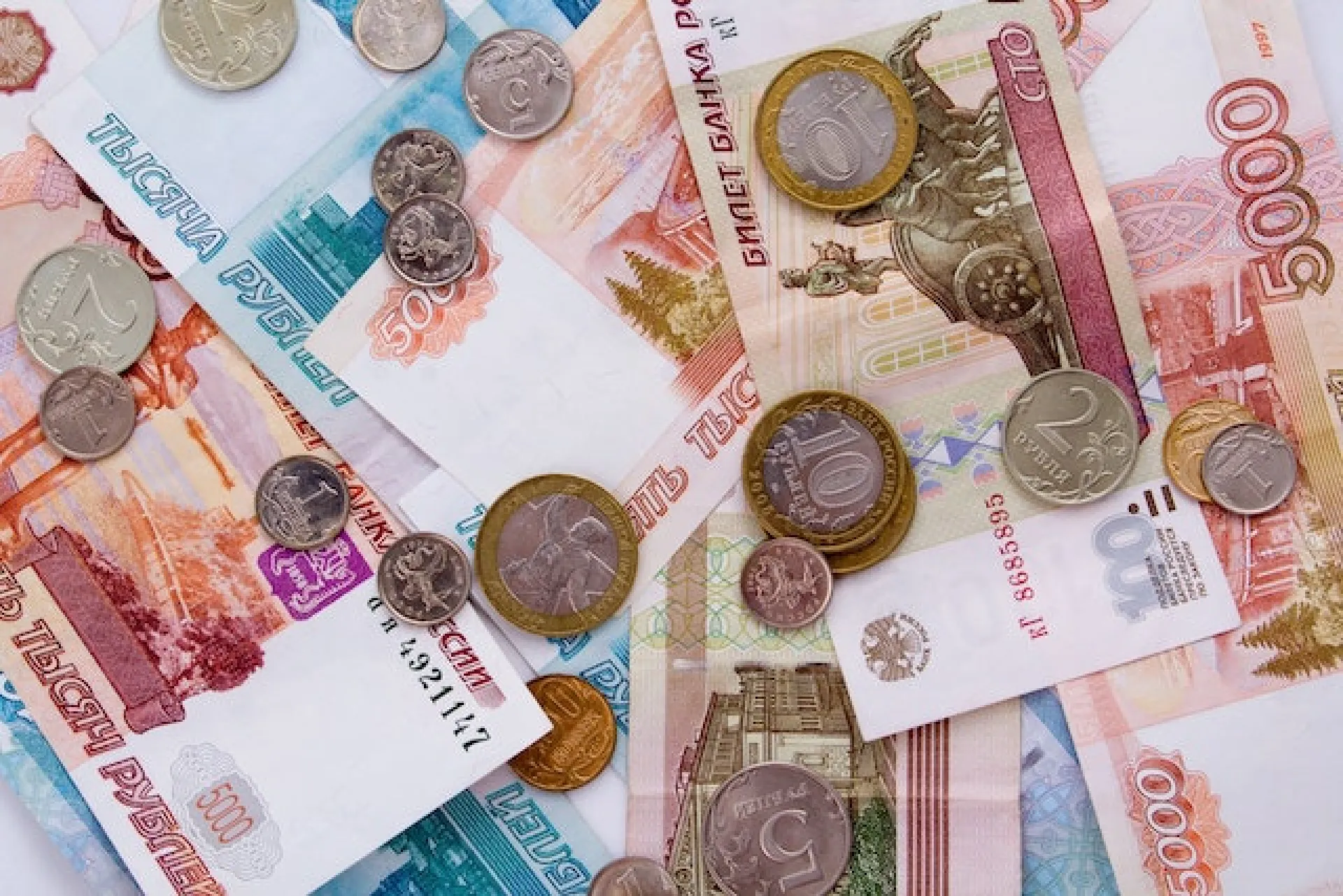 В Бийске пенсионерку обманули на 2 миллиона рублей