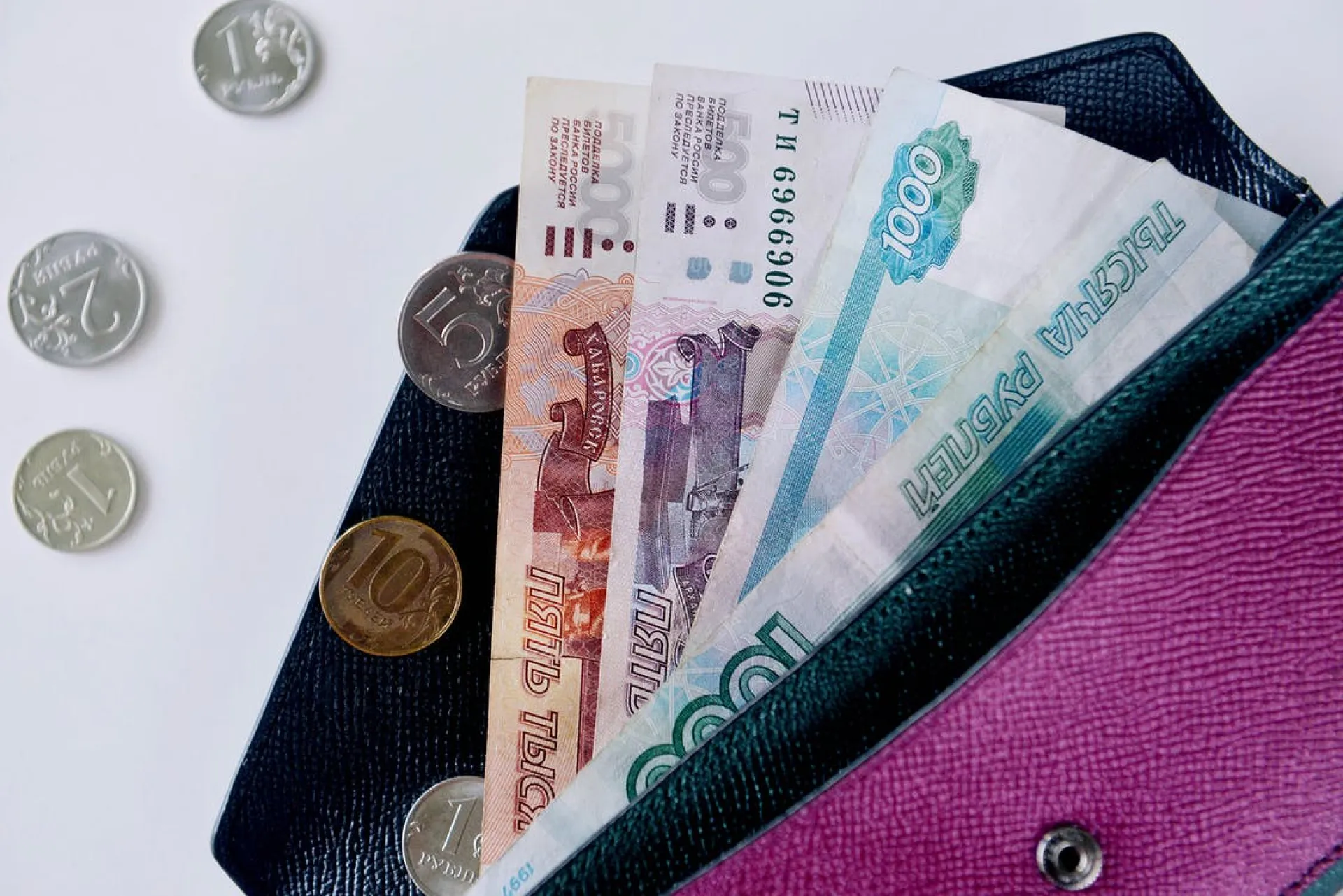 Дети-сироты в России будут получать господдержку до 23 лет