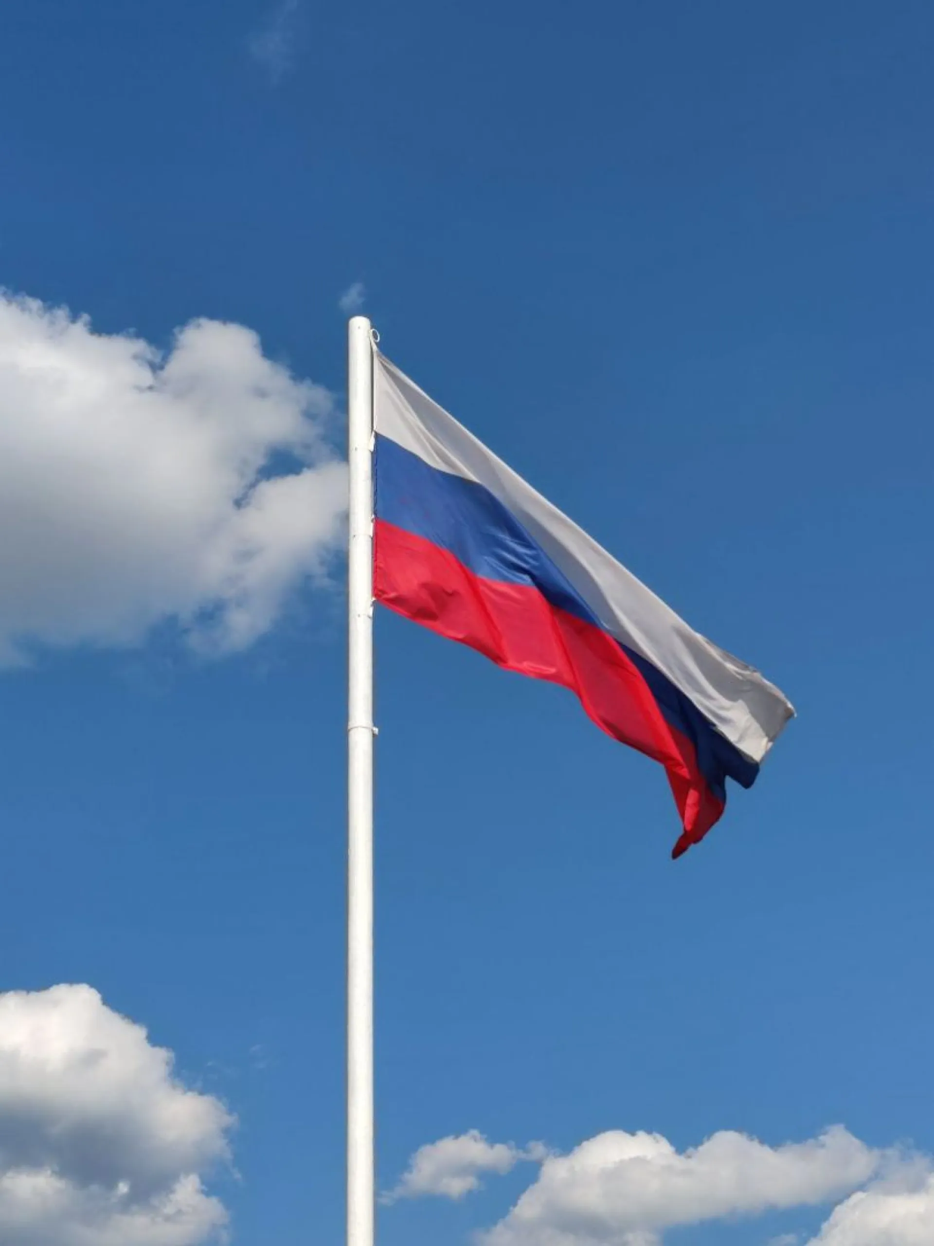 Жителям Алтайского края раздадут ленточки российского триколора