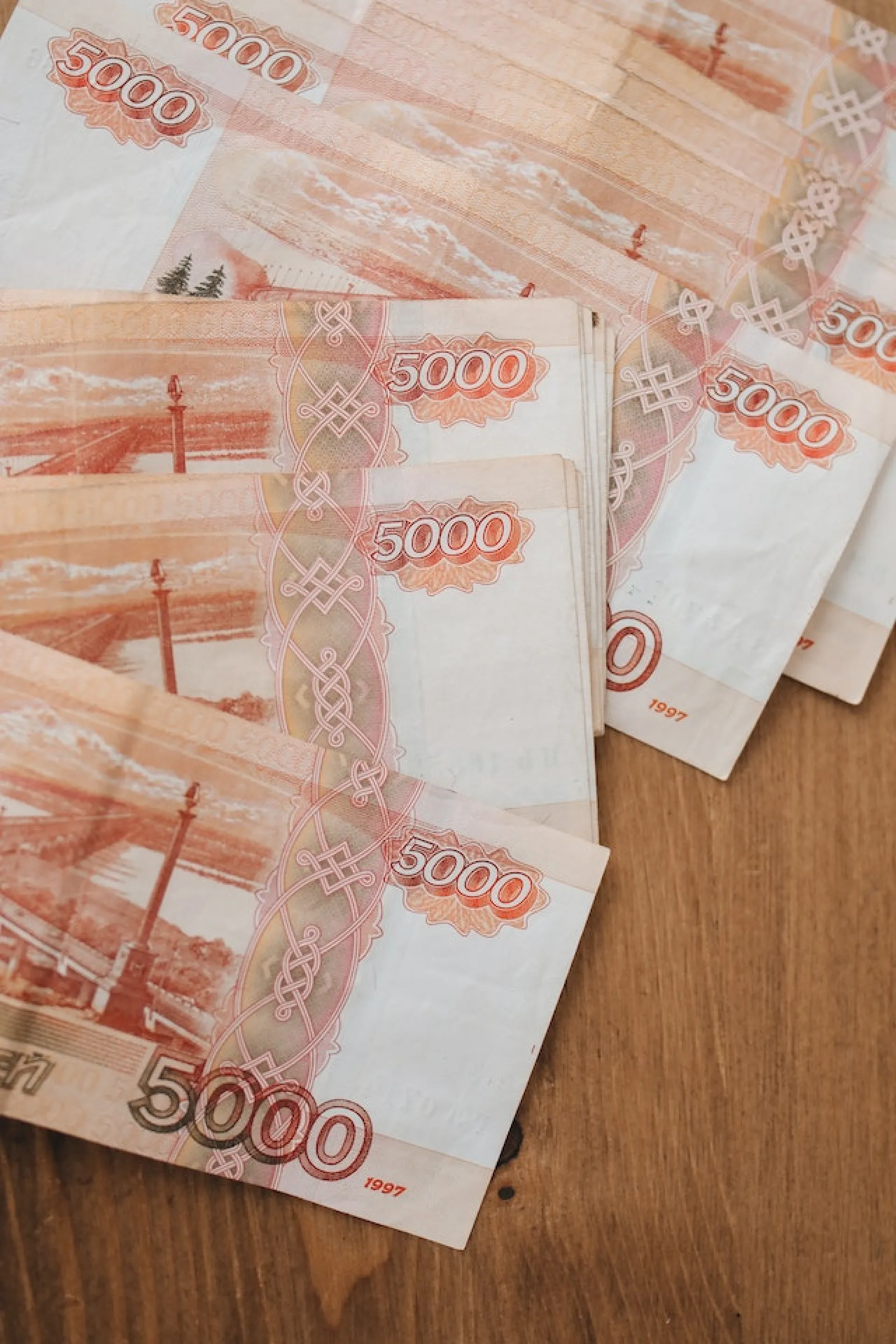 В Бийске местный житель рассчитался в магазине фальшивыми купюрами