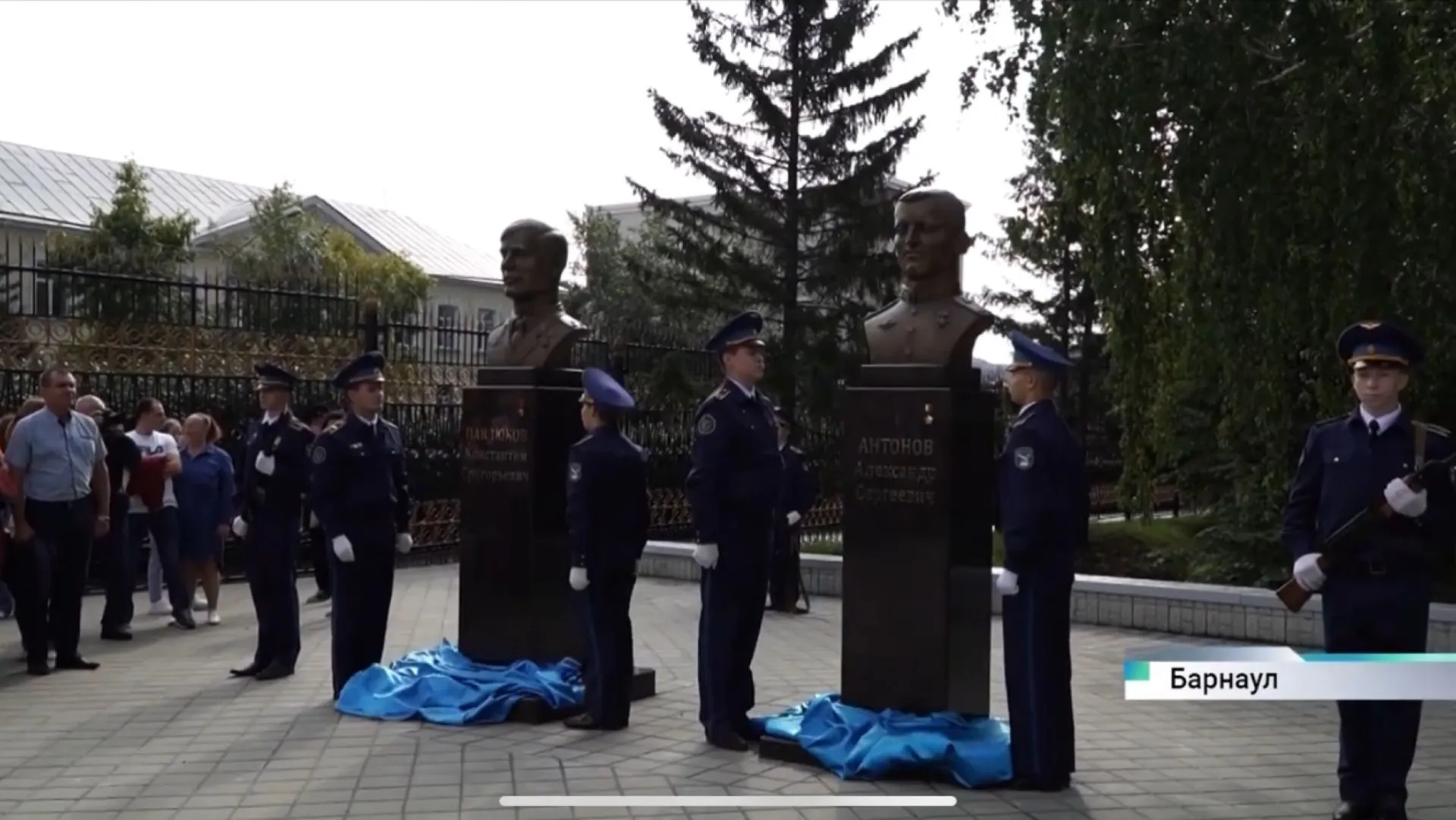 В Барнауле открыли памятники Константину Павлюкову и Александру Антонову В Барнауле открыли памятники Константину Павлюкову и Александру Антонову