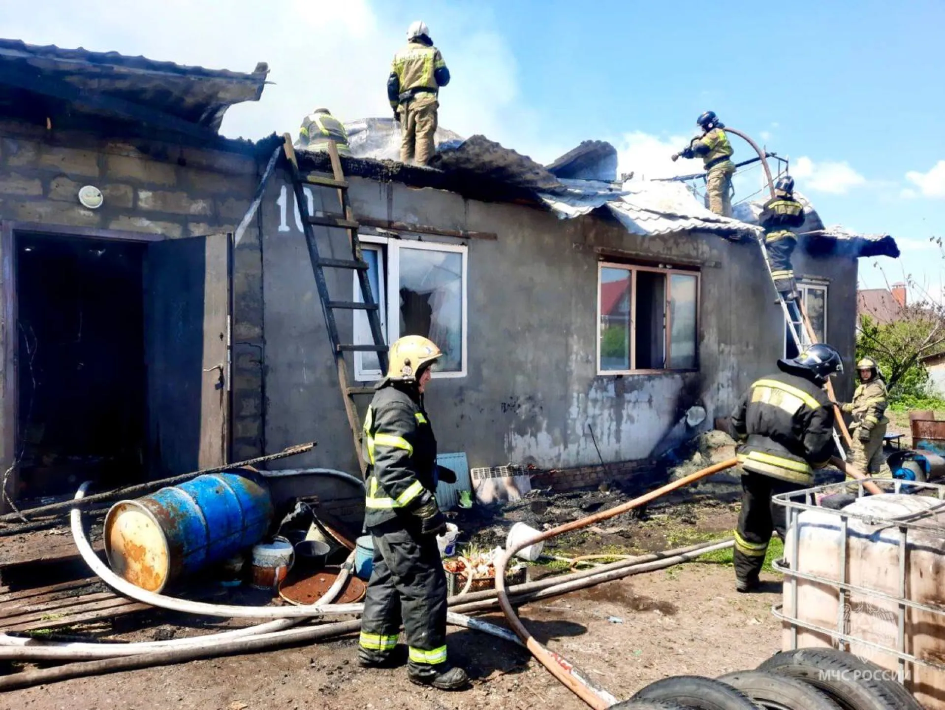Тело пенсионера обнаружили в сгоревшем доме в Алтайском крае