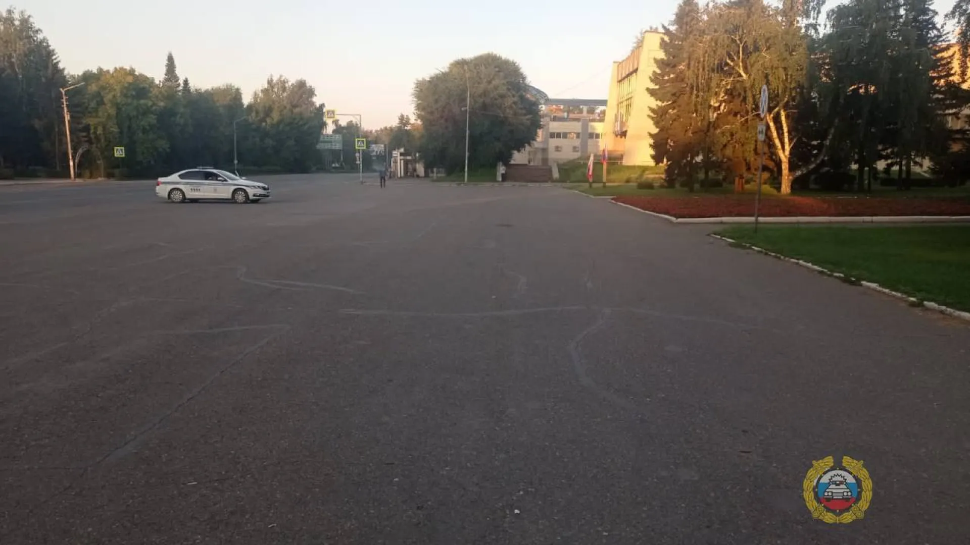 Девочка перевернулась на самокате в Бийске Девочка перевернулась на самокате в Бийске
