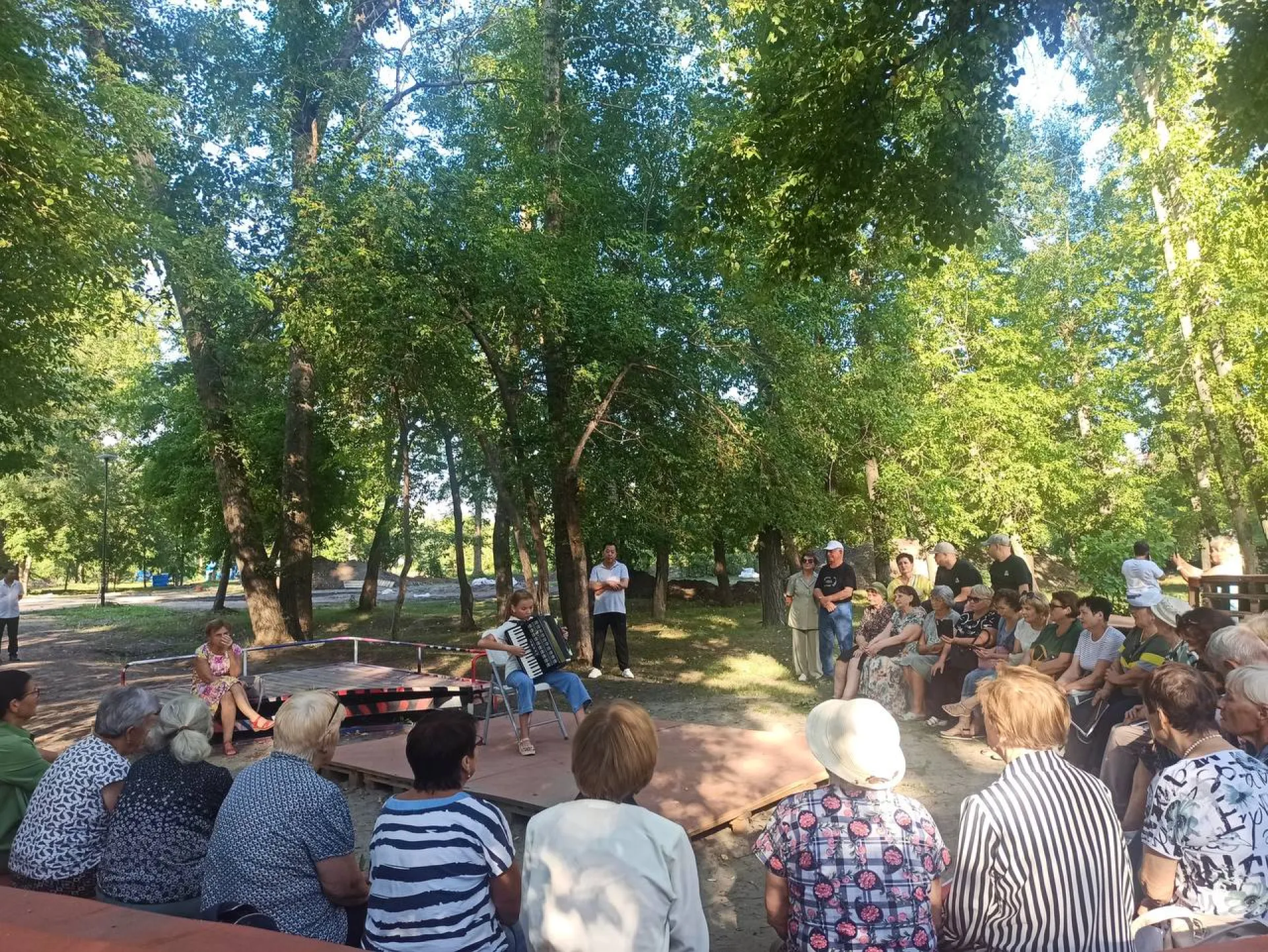 Барнаульцев приглашают на последний в сезоне «Вечер песни под баян»