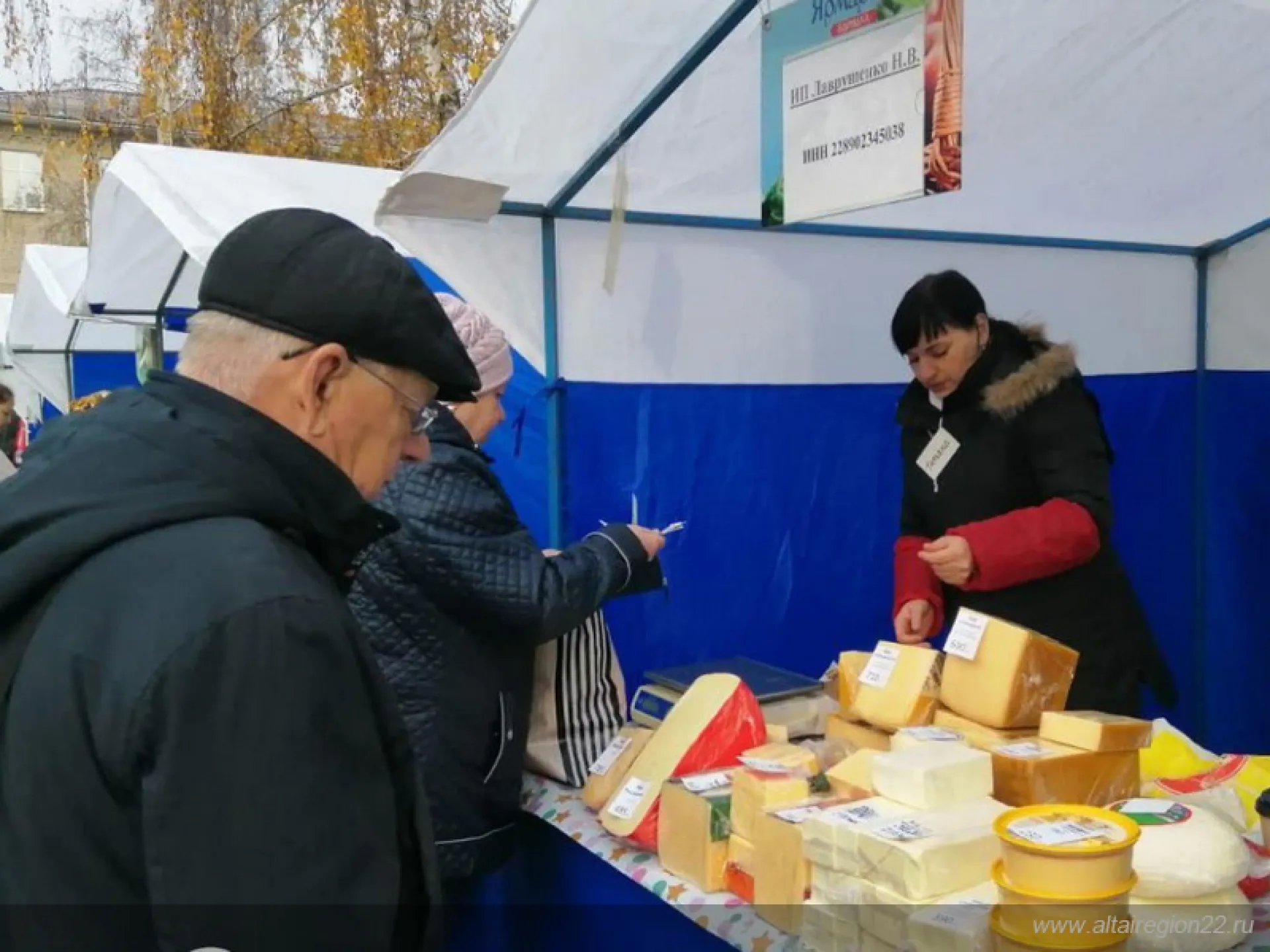 Годовой оборот продовольственных ярмарок в Барнауле превысил 122 миллиона рублей Годовой оборот продовольственных ярмарок в Барнауле превысил 122 миллиона рублей