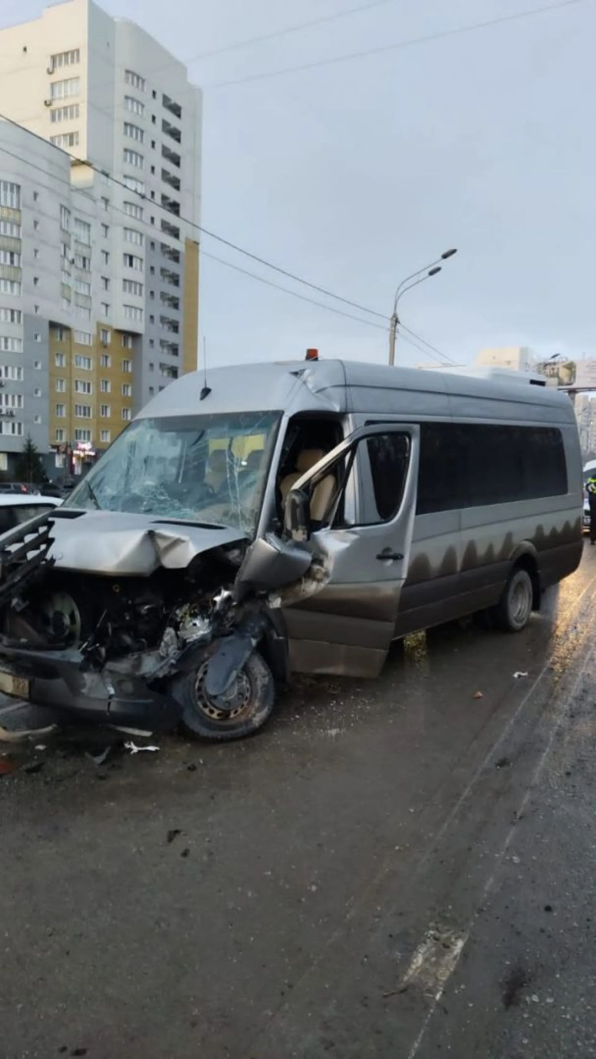 Пьяный тракторист въехал в микроавтобус с детьми в Барнауле Пьяный тракторист въехал в микроавтобус с детьми в Барнауле