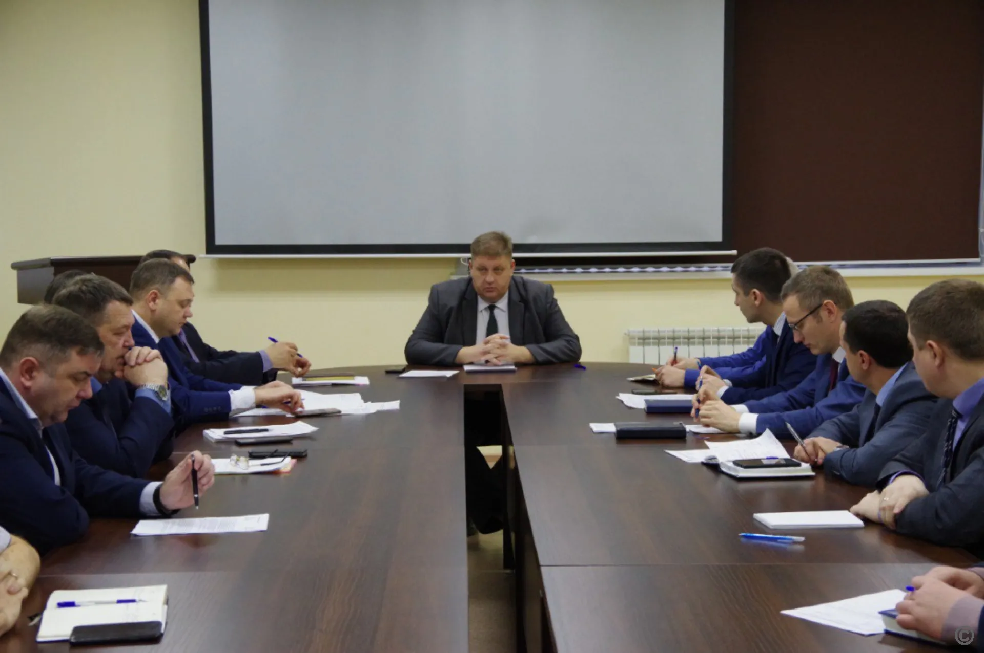 Готовность коммунальных служб к работе в зимний период обсудили на совещании в Барнауле Готовность коммунальных служб к работе в зимний период обсудили на совещании в Барнауле