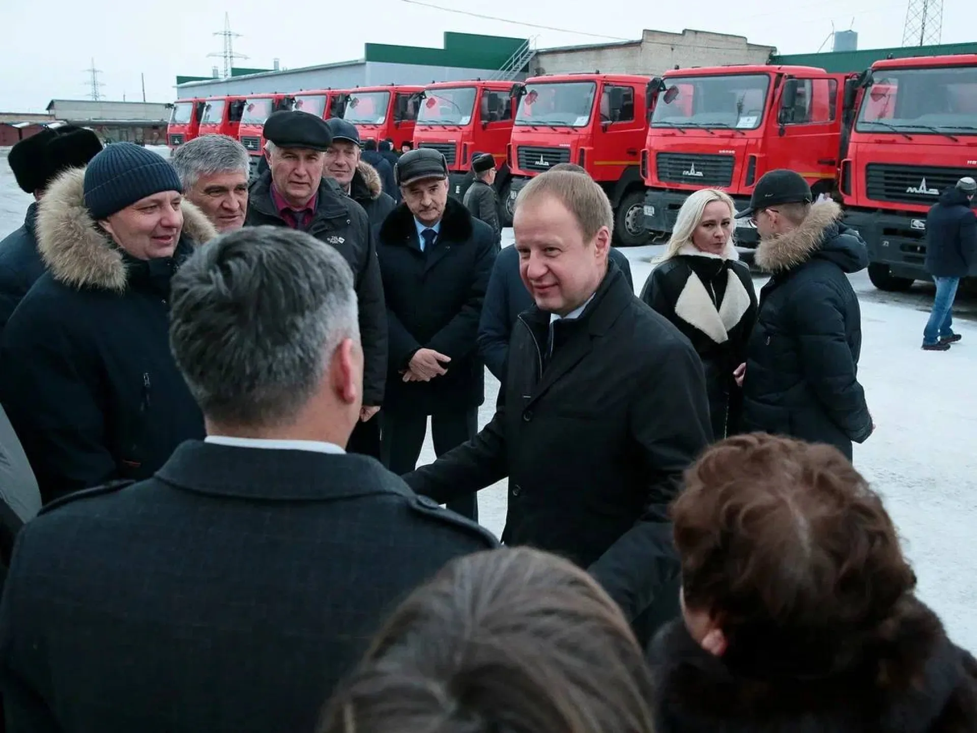 Губернатор Виктор Томенко вручил новую коммунальную технику районам Алтайского края Губернатор Виктор Томенко вручил новую коммунальную технику районам Алтайского края