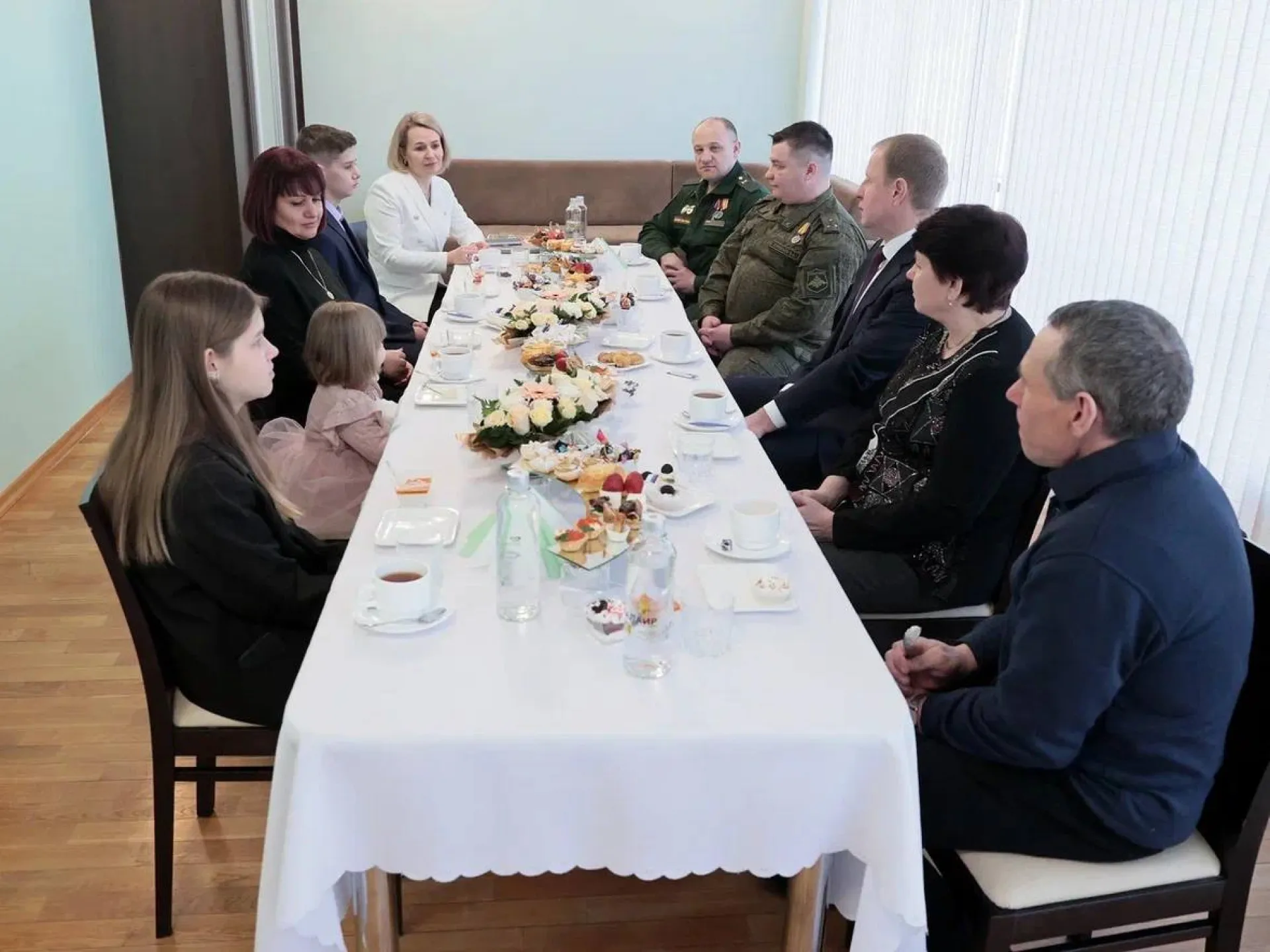 Губернатор Виктор Томенко встретился с семьями Героев России и участниками СВО