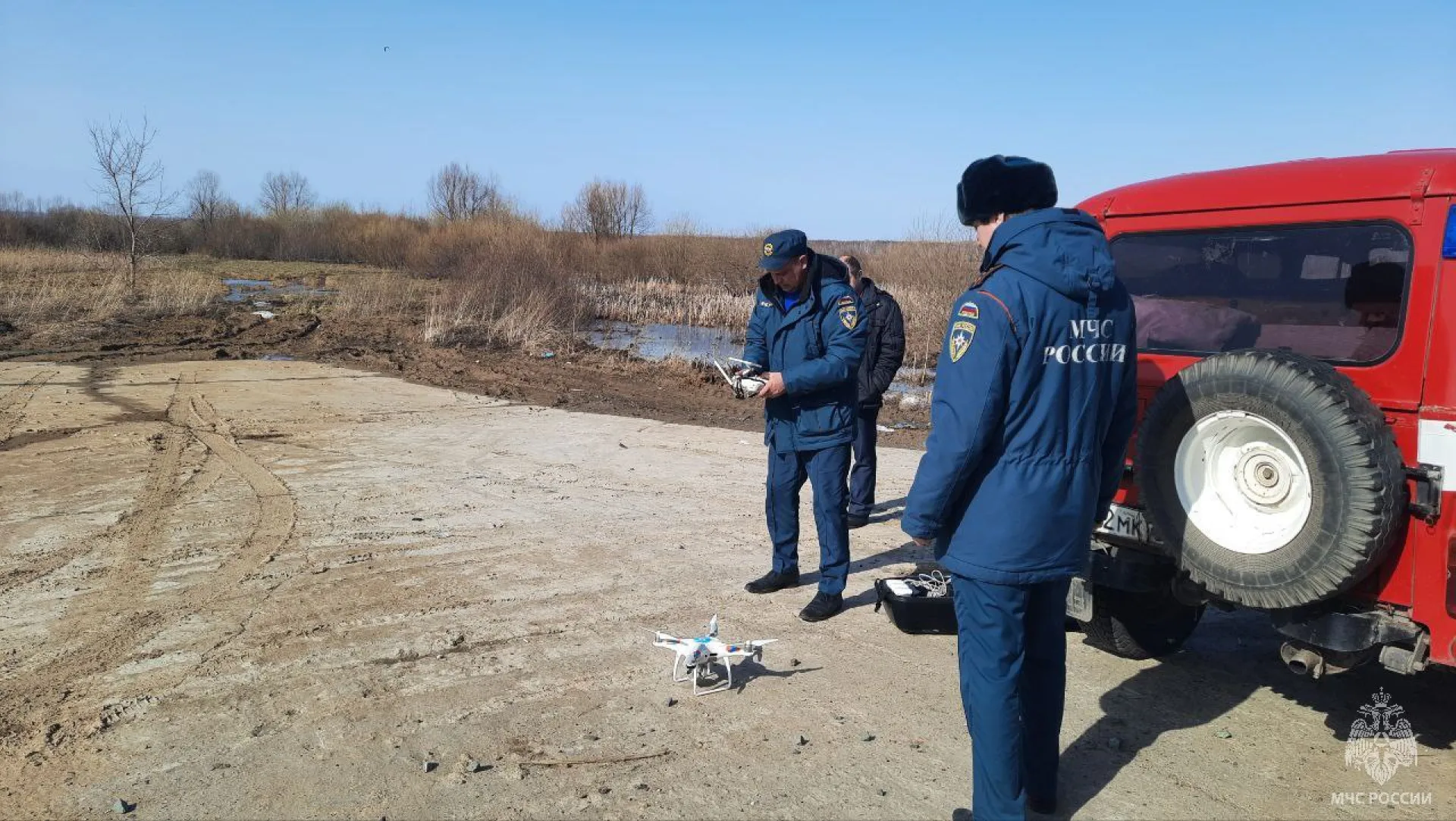 Более тысячи специалистов контролируют паводковую обстановку в Алтайском крае Более тысячи специалистов контролируют паводковую обстановку в Алтайском крае