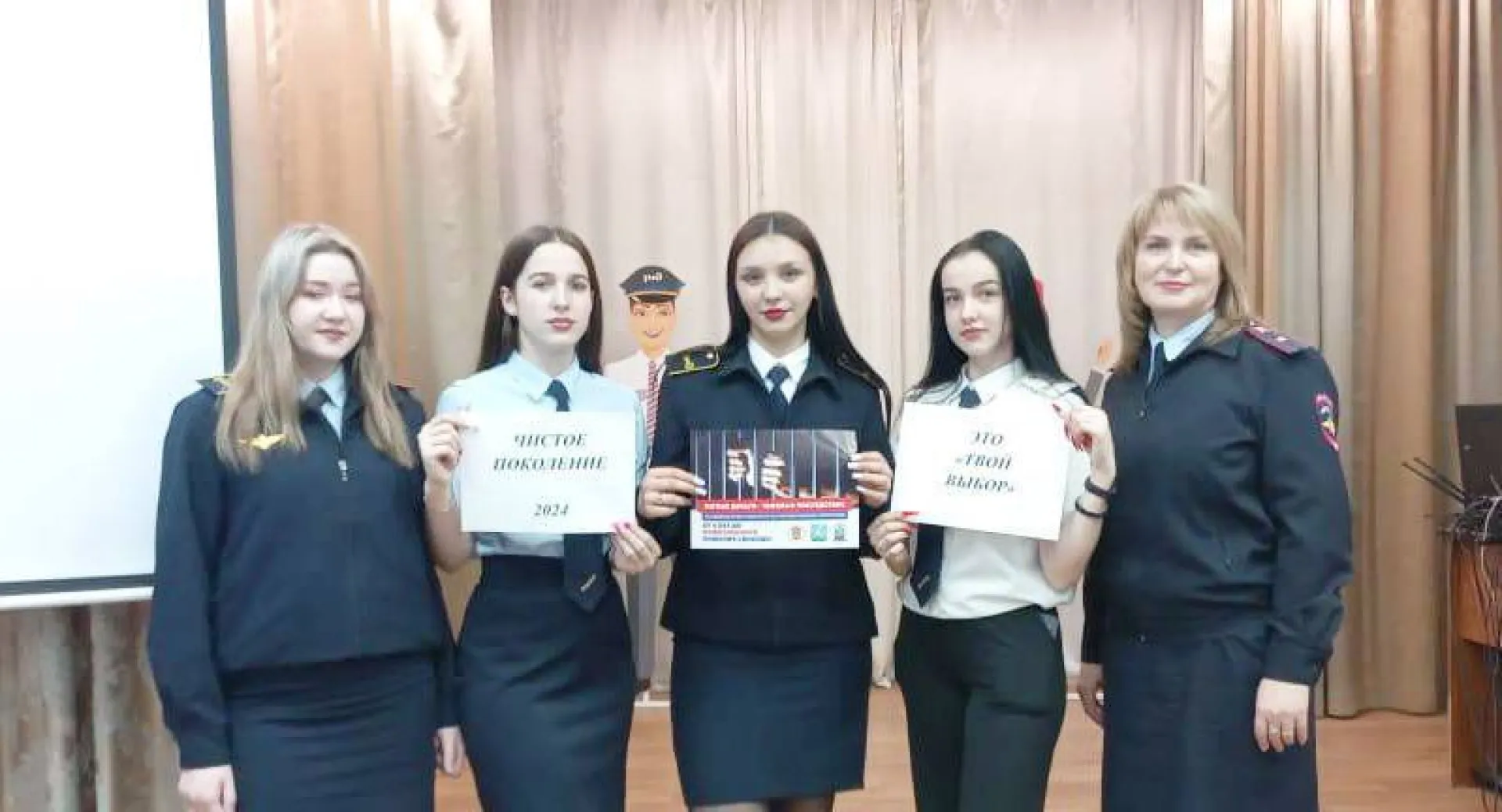 Сотрудники транспортной полиции провели профилактическую акцию «Твой выбор» в Барнауле Сотрудники транспортной полиции провели профилактическую акцию «Твой выбор» в Барнауле