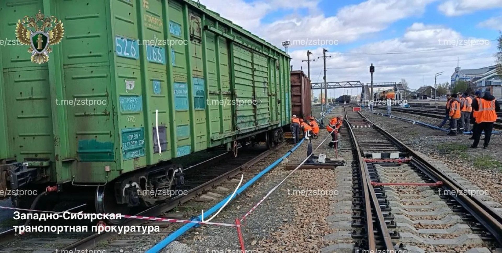 Грузовой вагон сошел с рельсов в Рубцовске