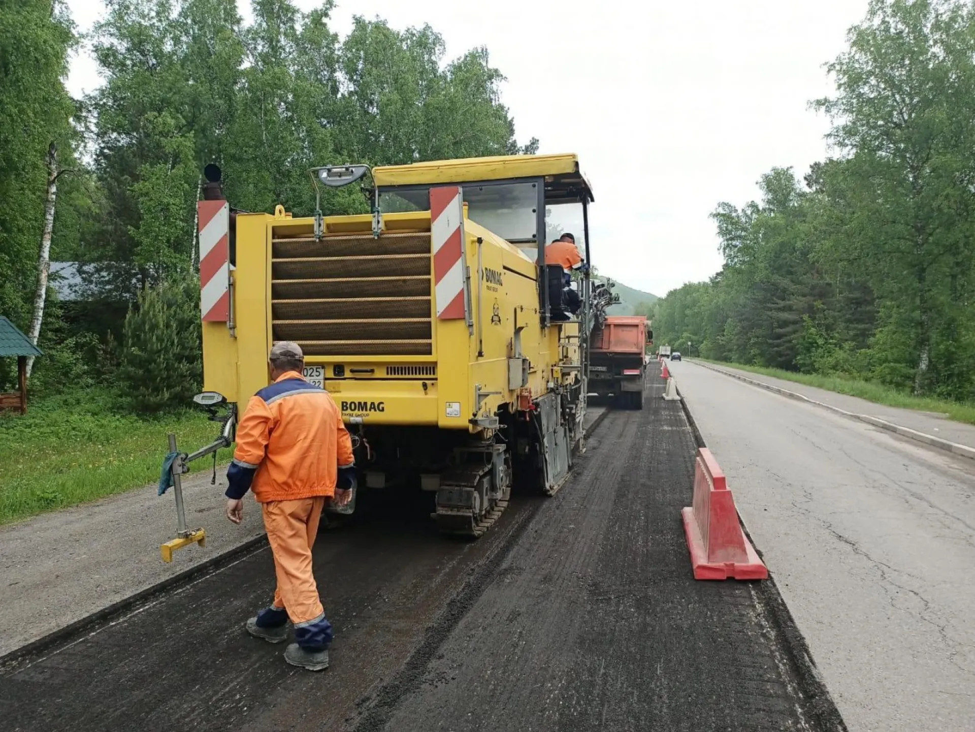 Дорогу до Бирюзовой Катуни ремонтируют в Алтайском крае