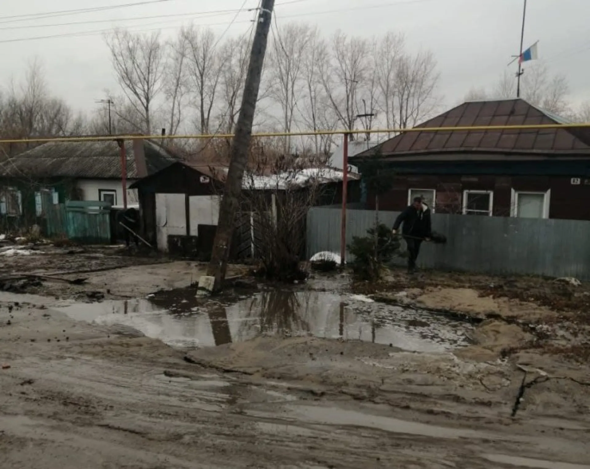 В центре Барнаула прорвало трубу. Горожане временно остались без воды В центре Барнаула прорвало трубу. Горожане временно остались без воды