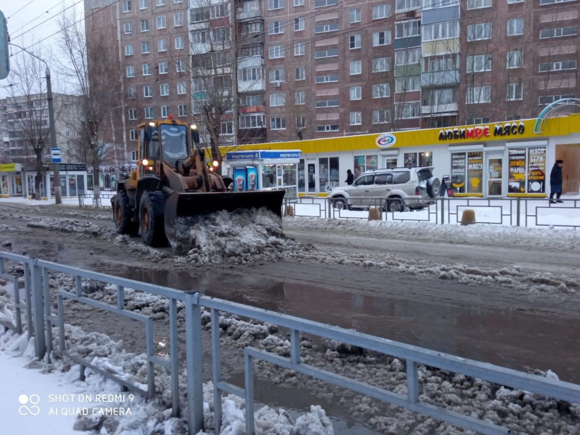 Полтысячи барнаульцев остались без воды из-за прорыва водопровода