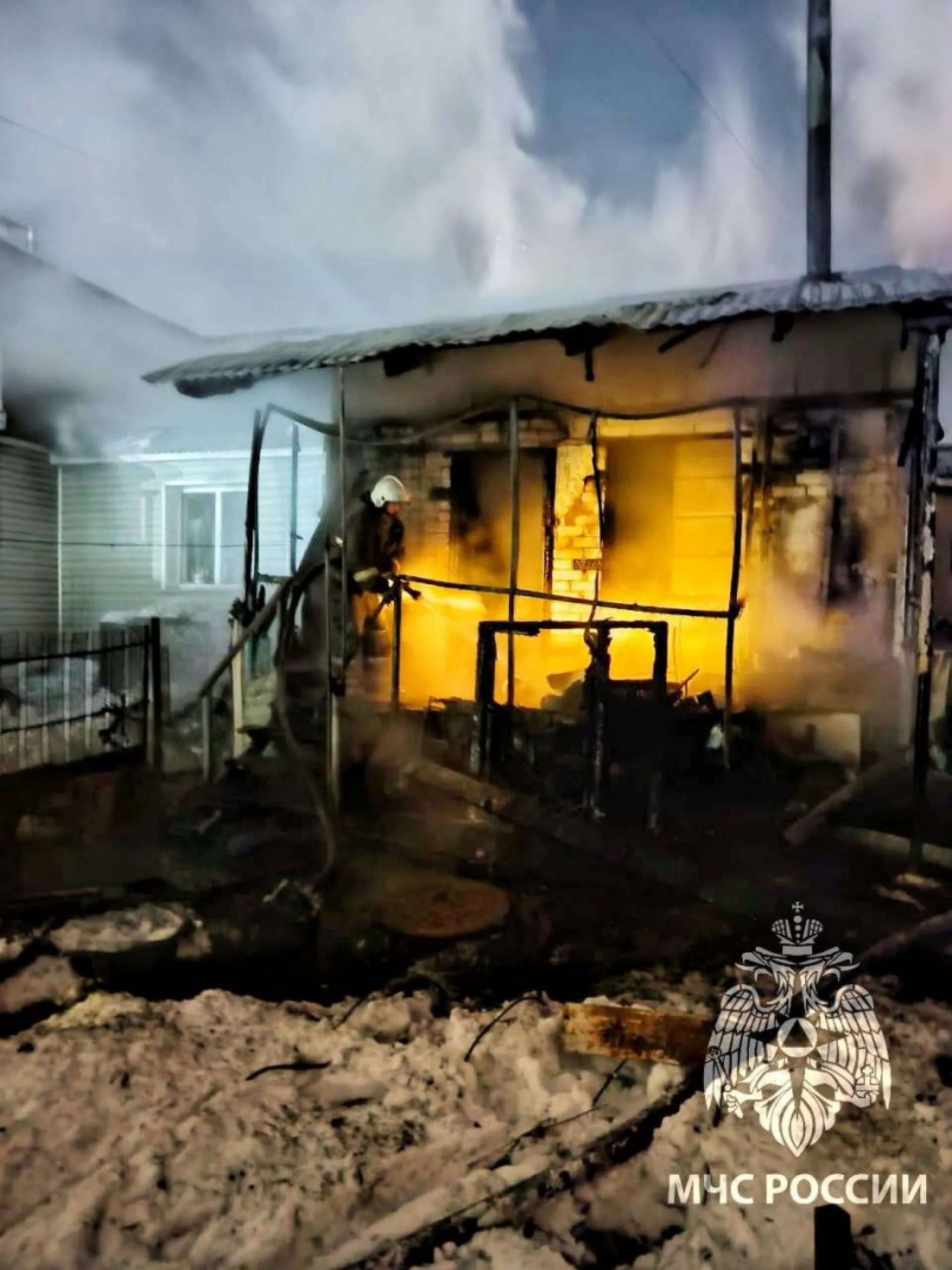 Пожар в частном доме ликвидировали в Барнауле Пожар в частном доме ликвидировали в Барнауле