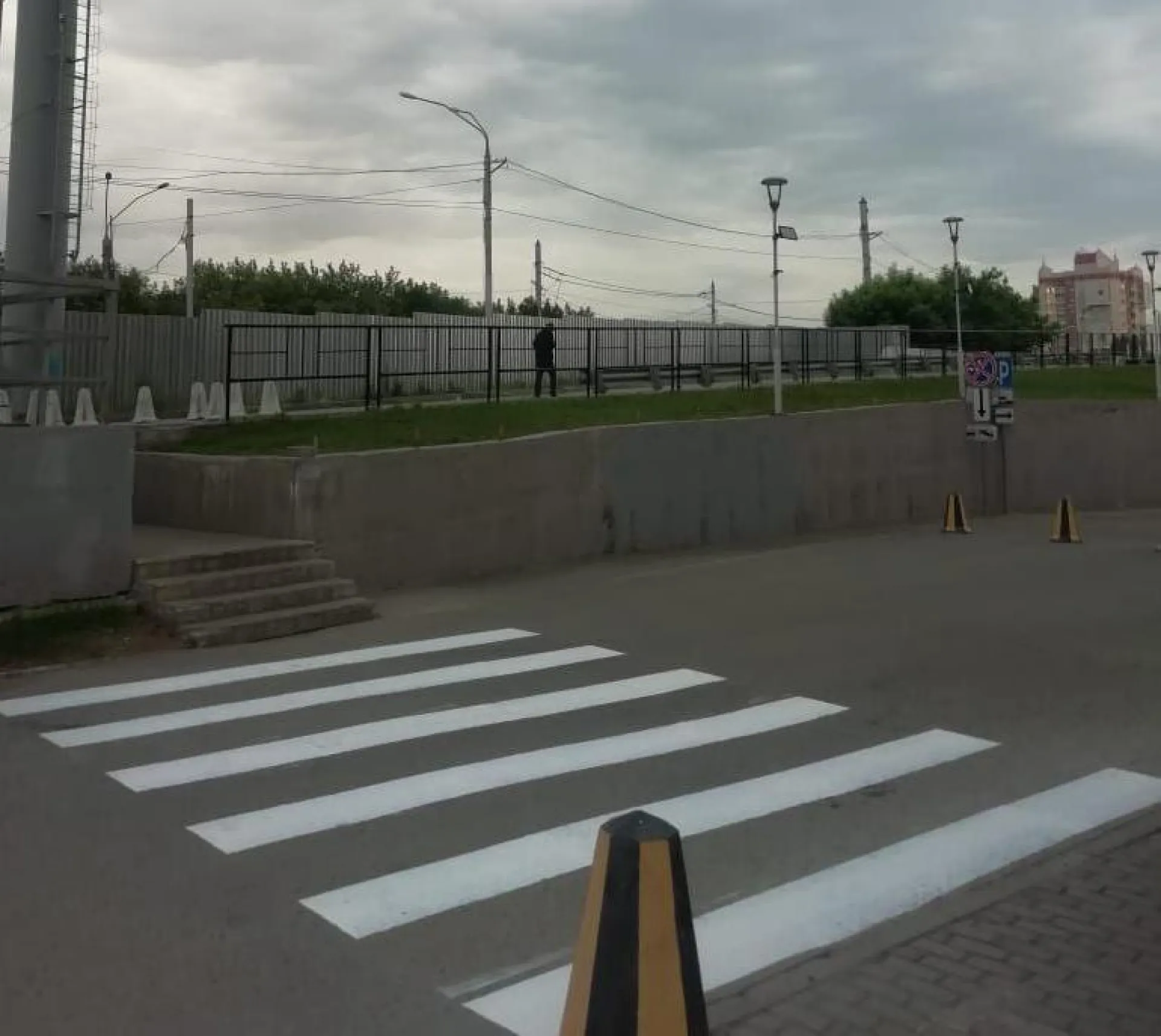 На Новом рынке в Барнауле организовали подход к путепроводу