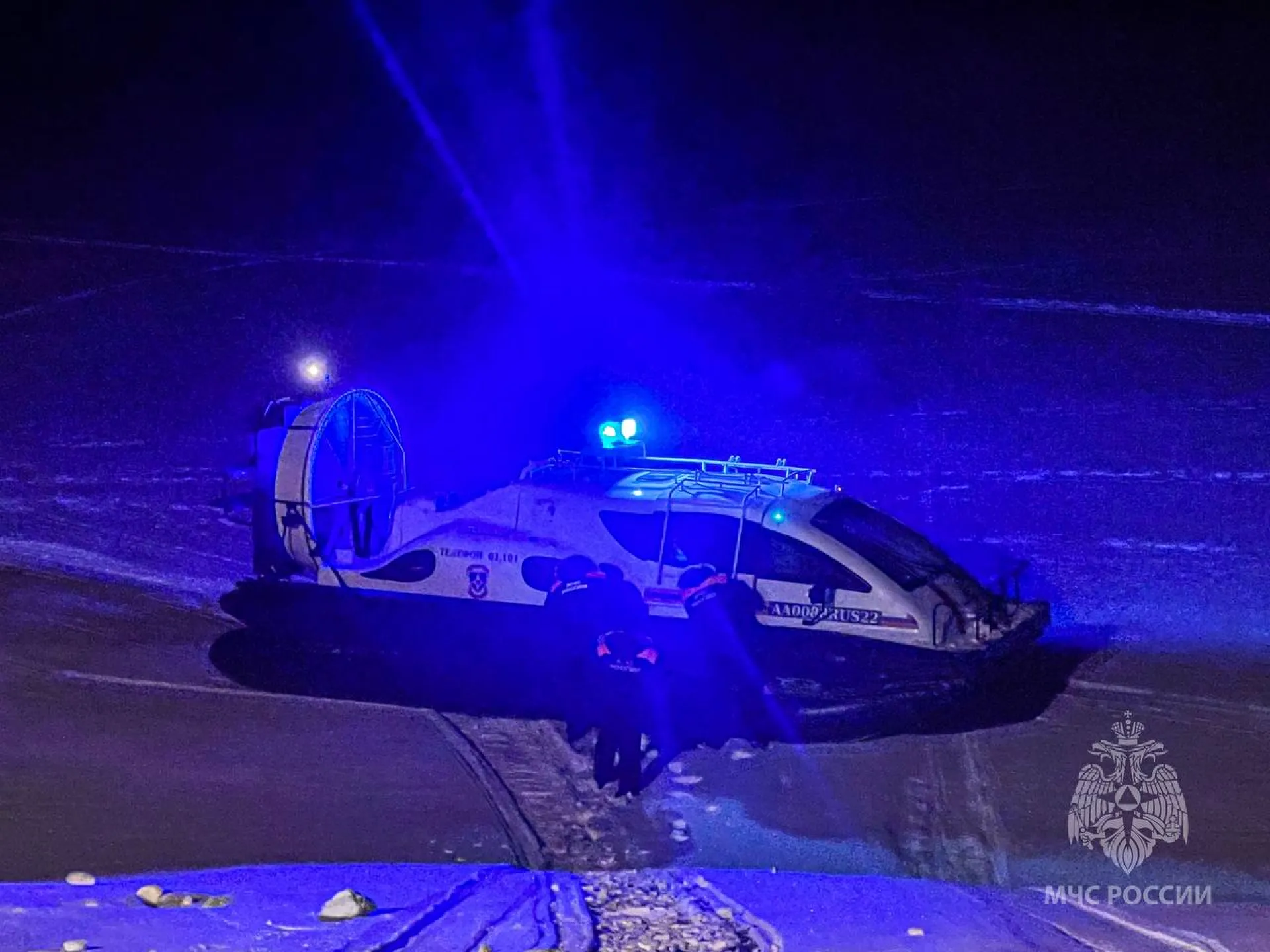 Ещё одних застрявших рыбаков спасли в Алтайском крае Ещё одних застрявших рыбаков спасли в Алтайском крае