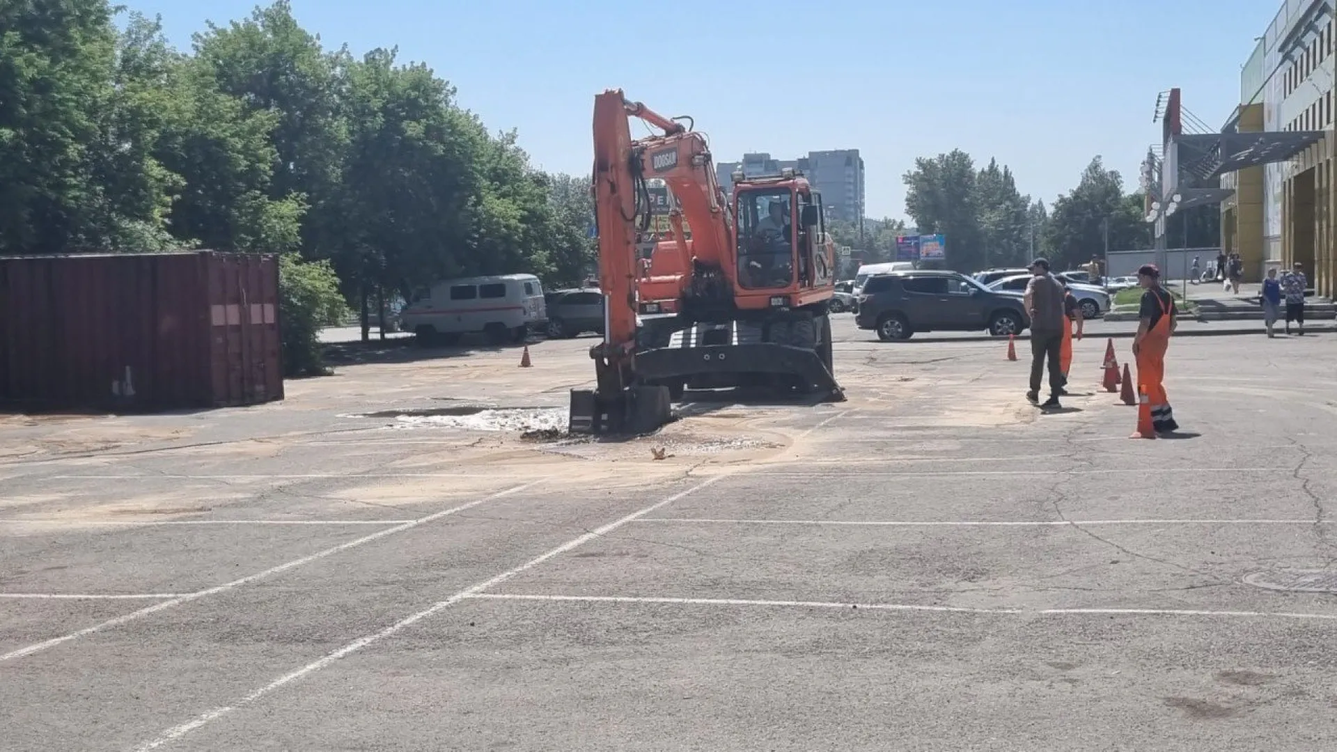 Несколько зданий в Барнауле остались без воды из-за аварии